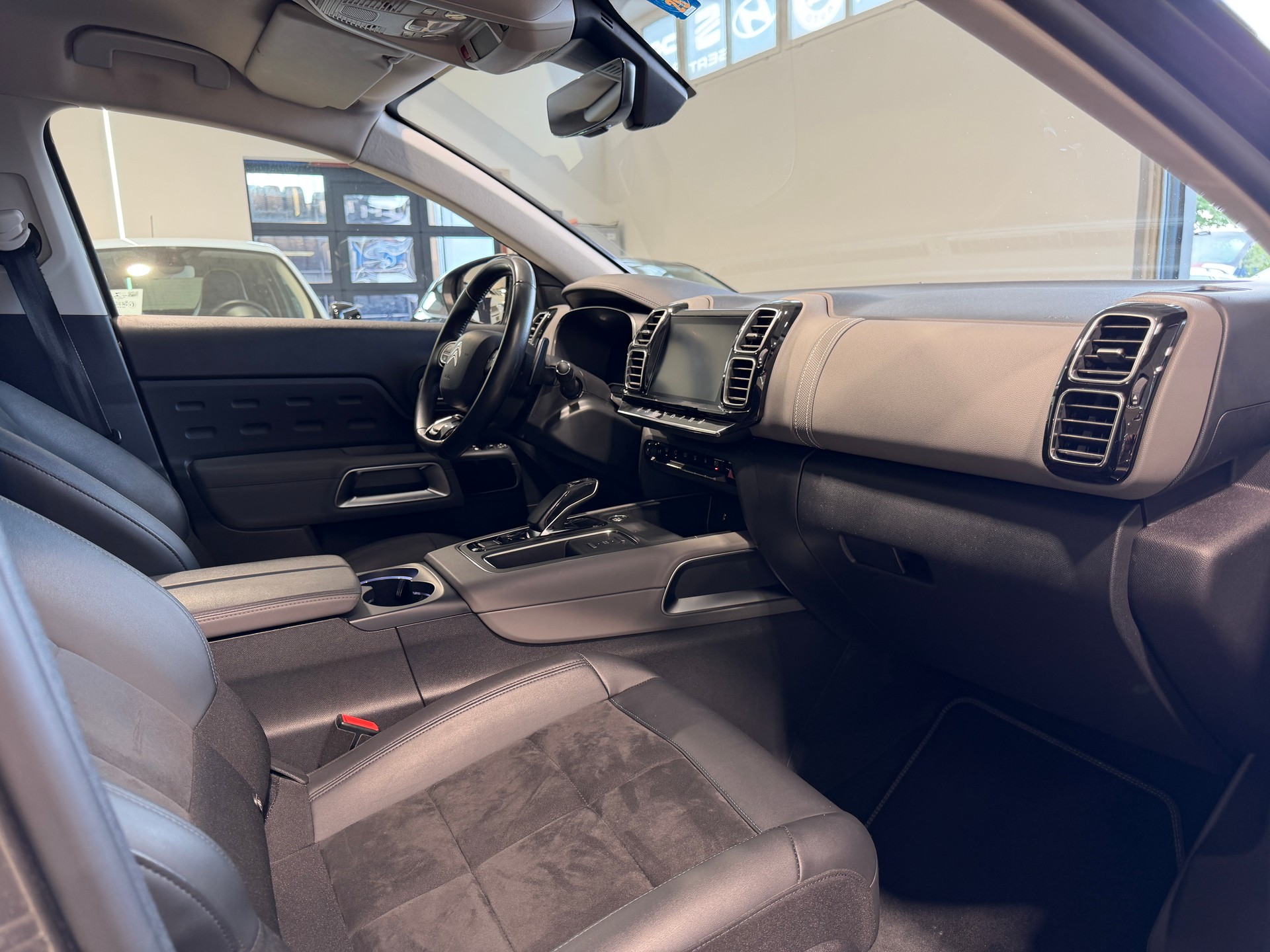 CITROEN C5 Aircross 1.6 PHEV Swiss Edition-image-11