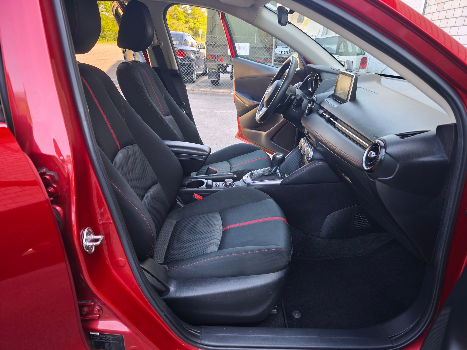 MAZDA 2 1.5i 16V Skyactiv-G Revolution Drive-image-6