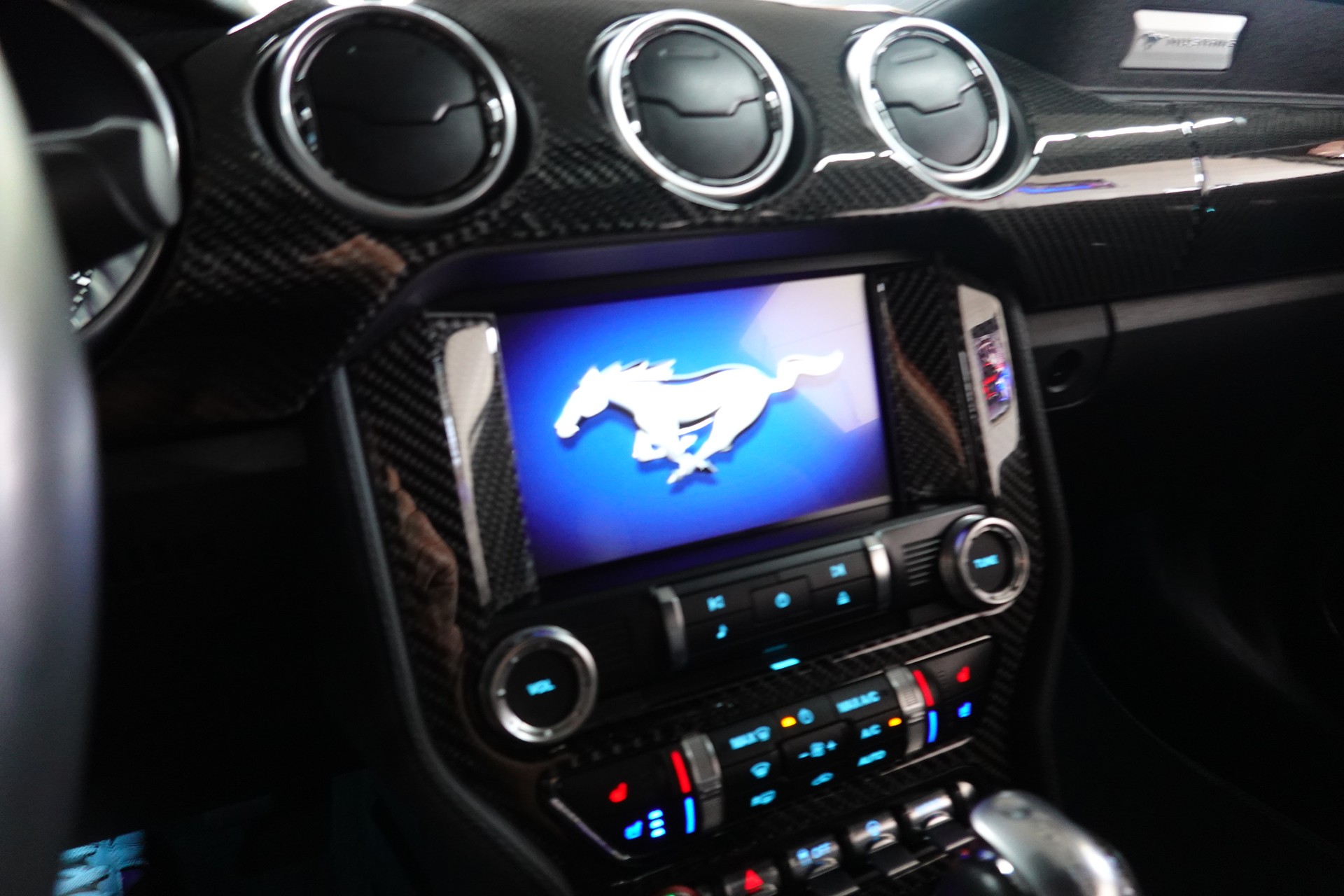 FORD MUSTANG FASTBACK 5.0 V8 GT AUTOMAT UNIKAT CHERRY-image-25