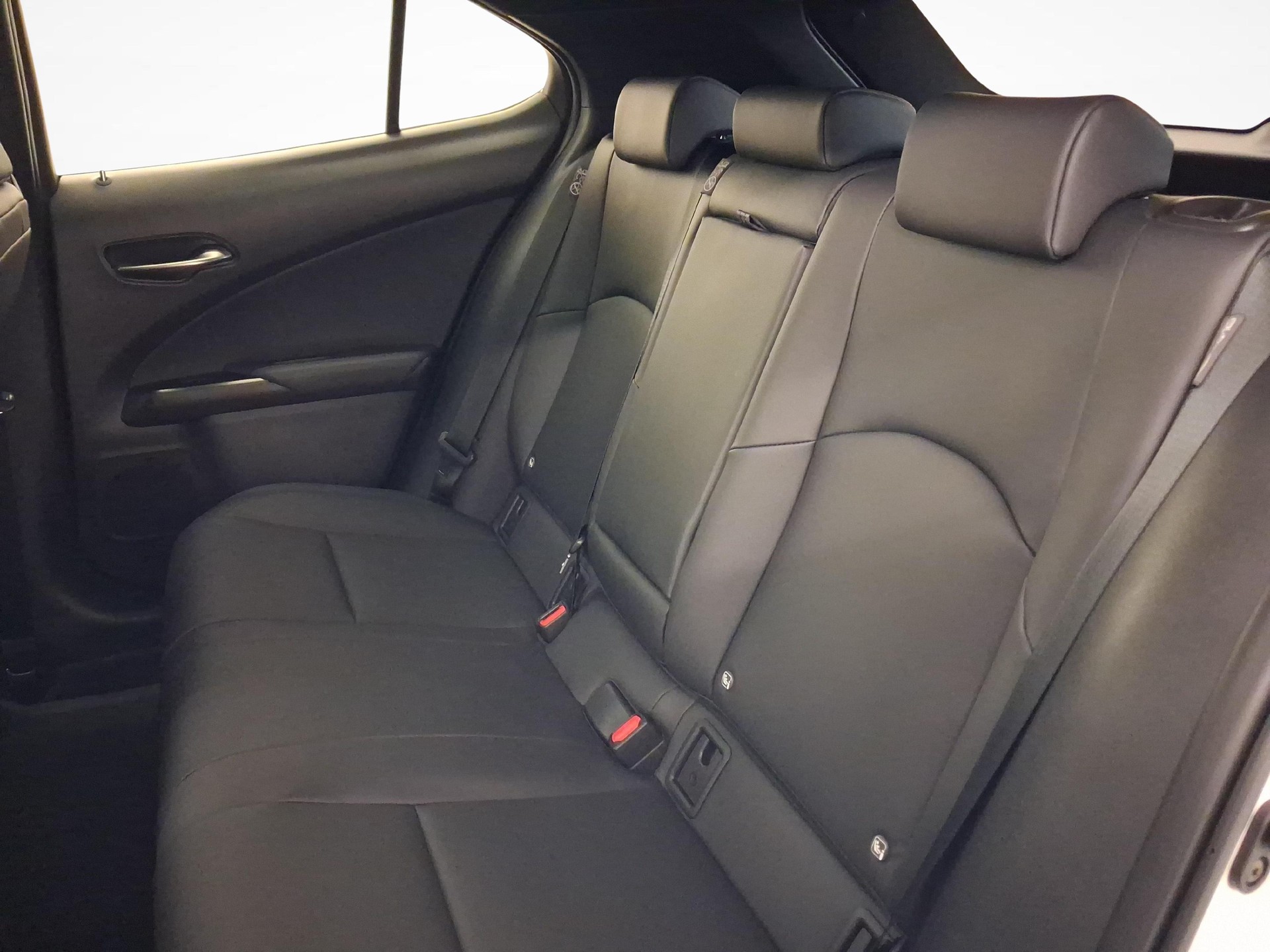LEXUS UX 300h F-Line-image-11