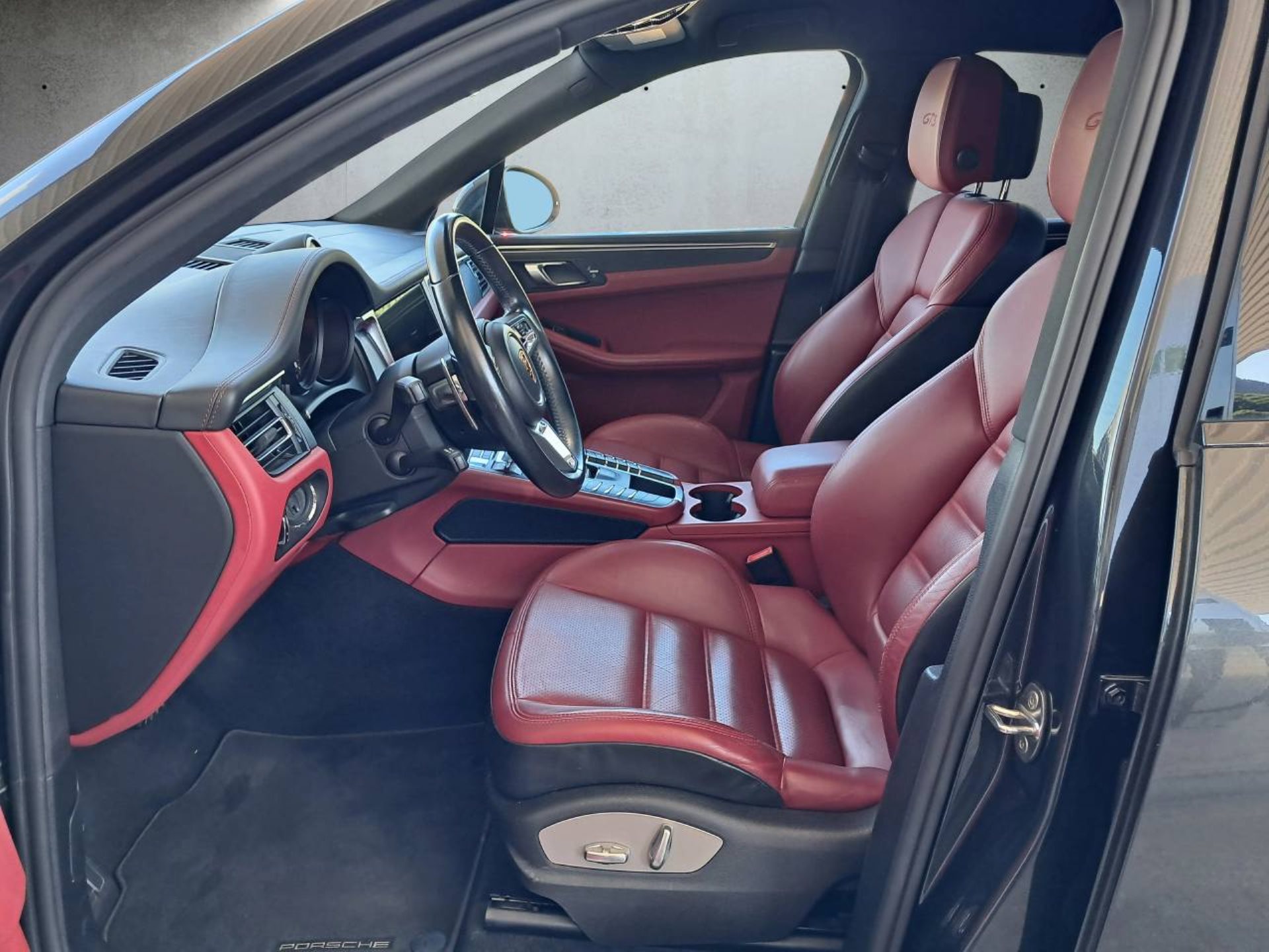 PORSCHE Macan GTS (MY21)-showroom-element-3