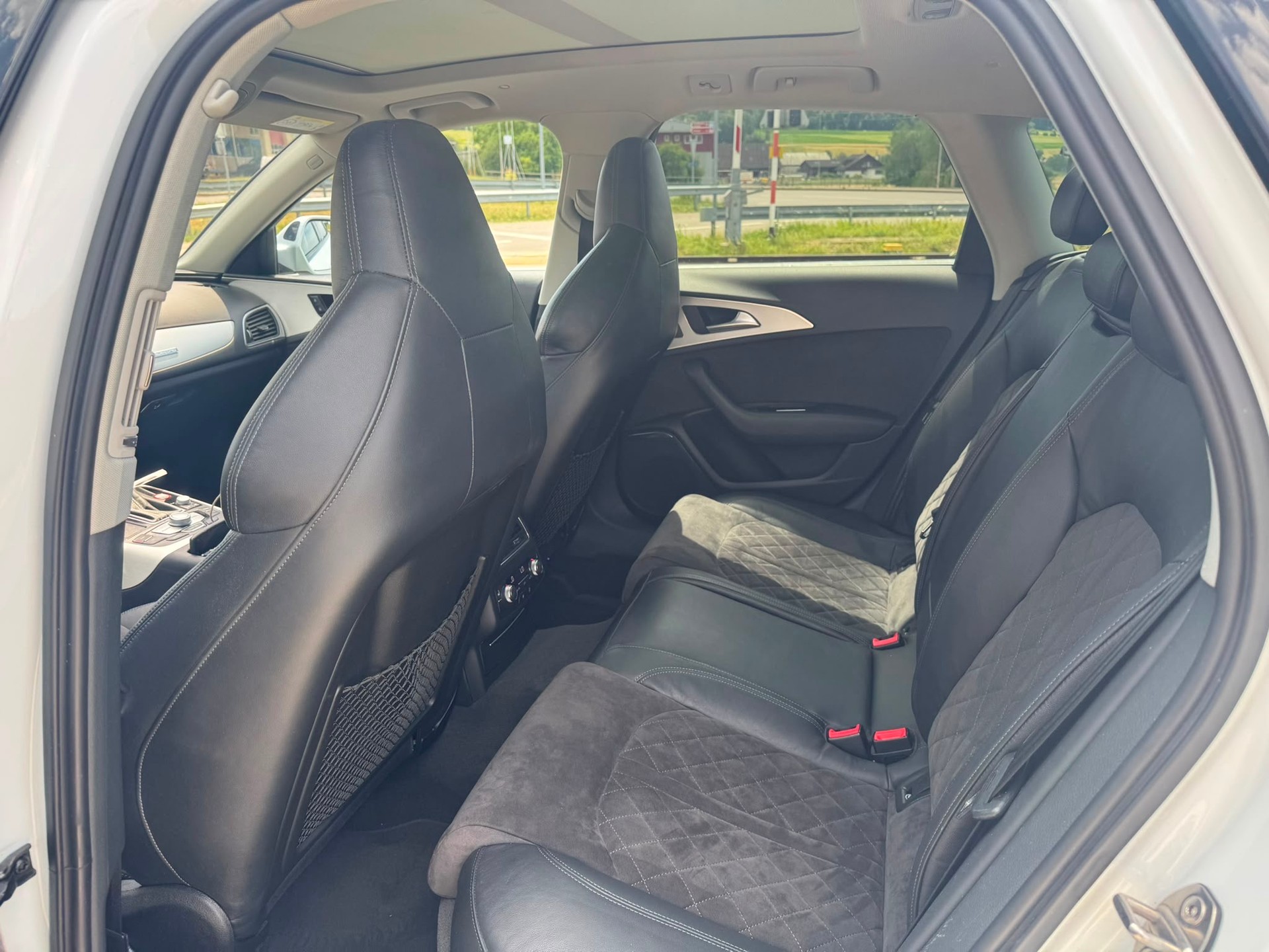 AUDI S6 Avant 4.0 TFSI V8 quattro S-tronic-image-10