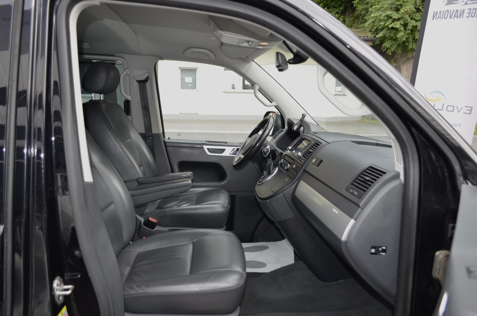 VW Caravelle-image-7