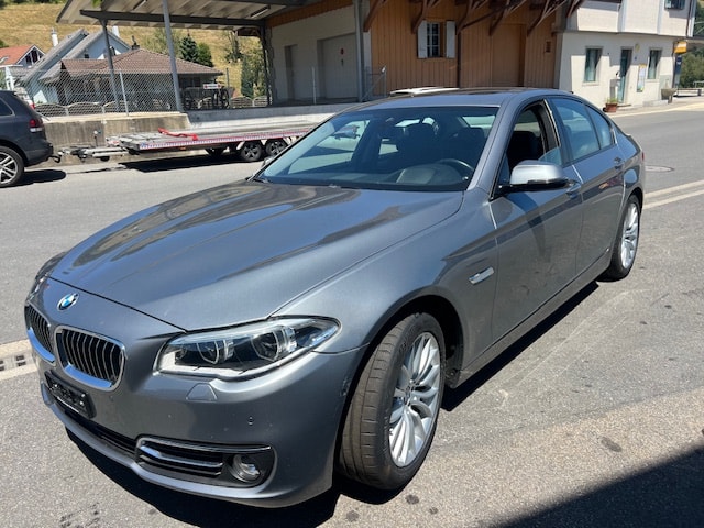 BMW 550i Luxury Line Steptronic-image-5