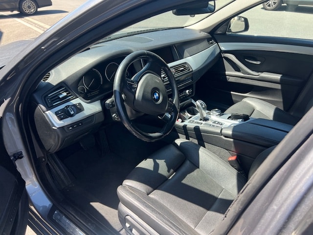 BMW 550i Luxury Line Steptronic-image-1