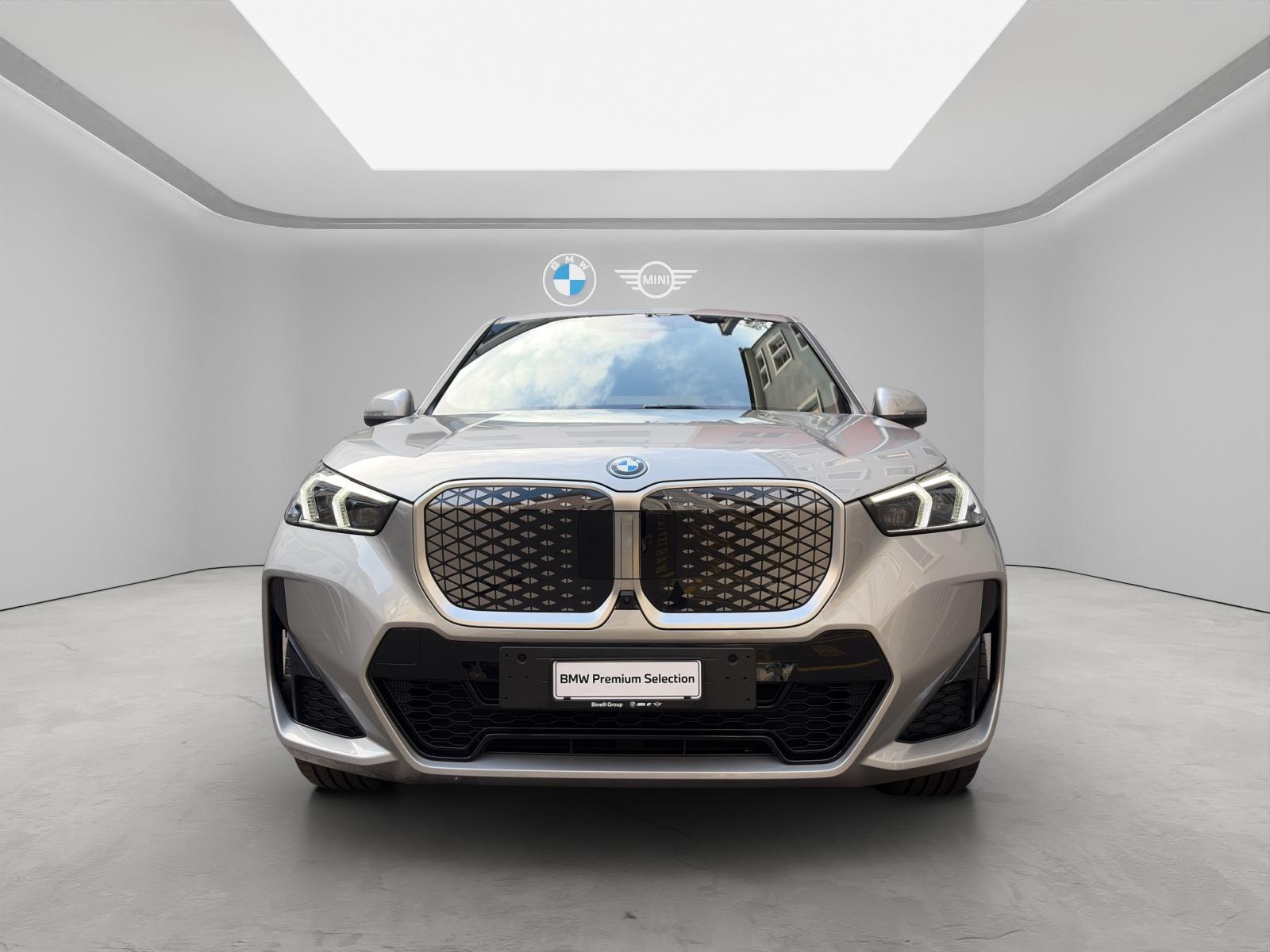 BMW iX1 30 xDrive M-SportPaket-image-8