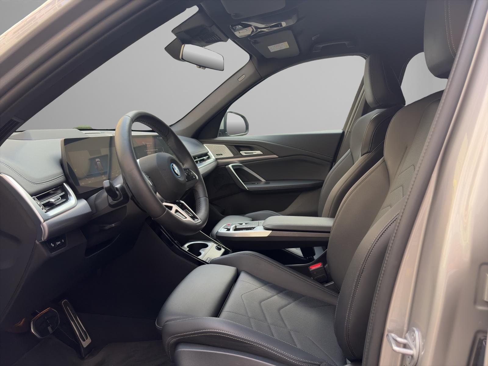 BMW iX1 30 xDrive M-SportPaket-image-11