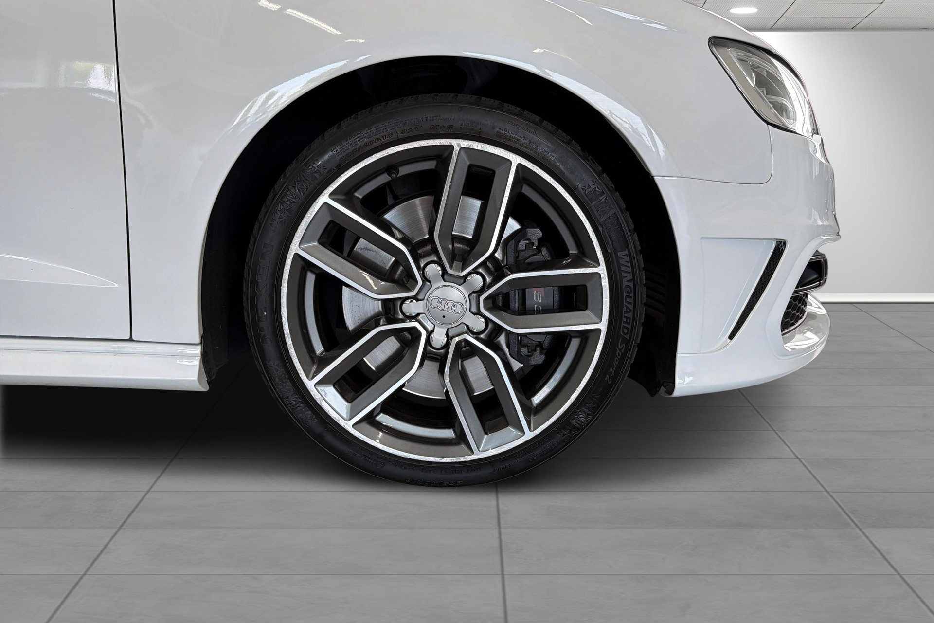 AUDI S3 Sportback 2.0 TFSI quattro S-tronic-showroom-element-3