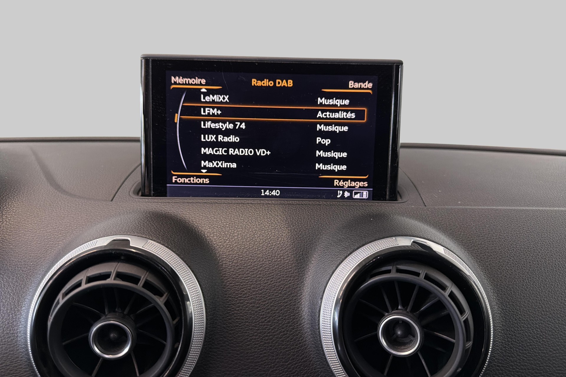 AUDI S3 Sportback 2.0 TFSI quattro S-tronic-image-12