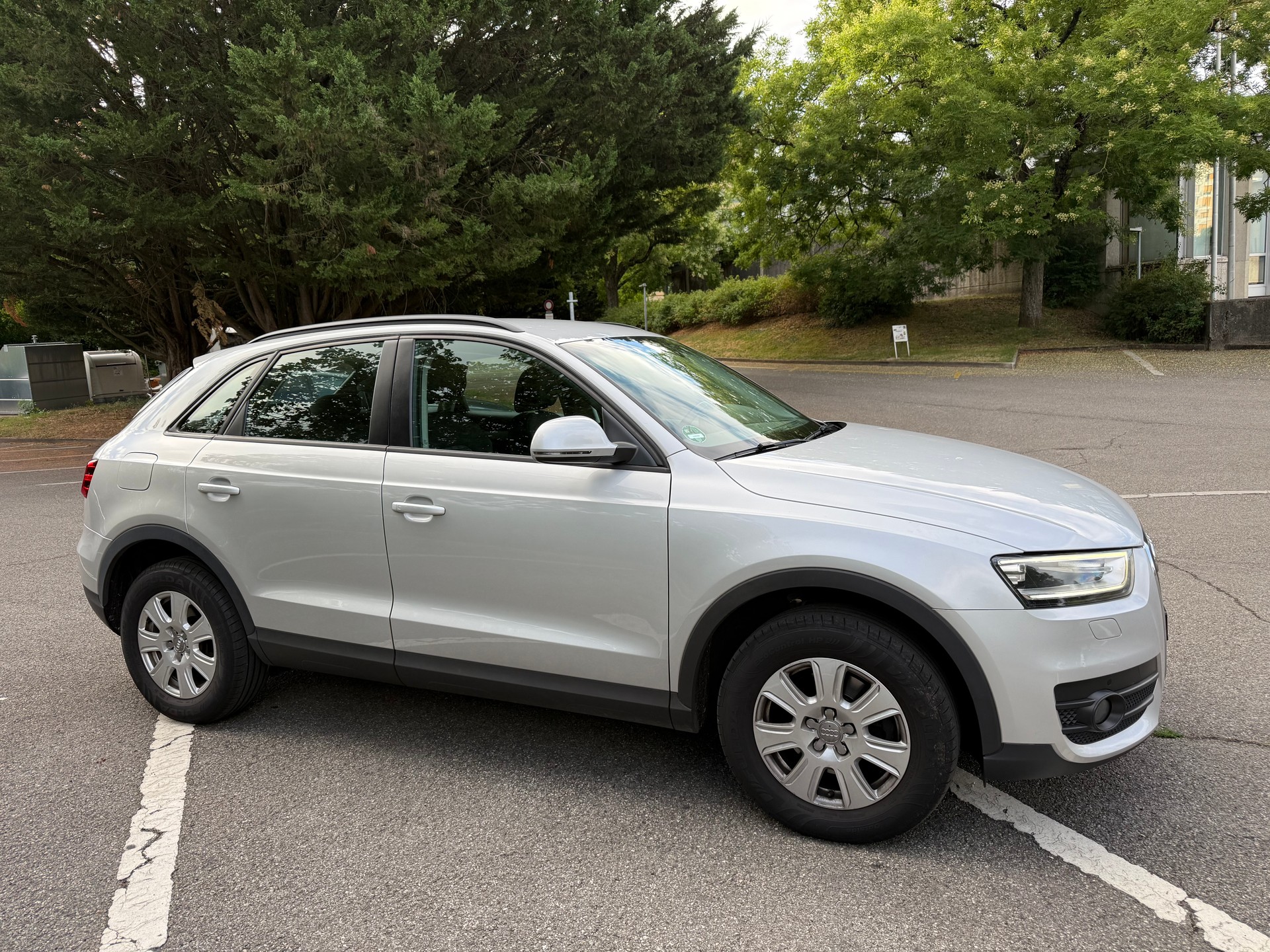 AUDI Q3 2.0 TDI-showroom-element-3