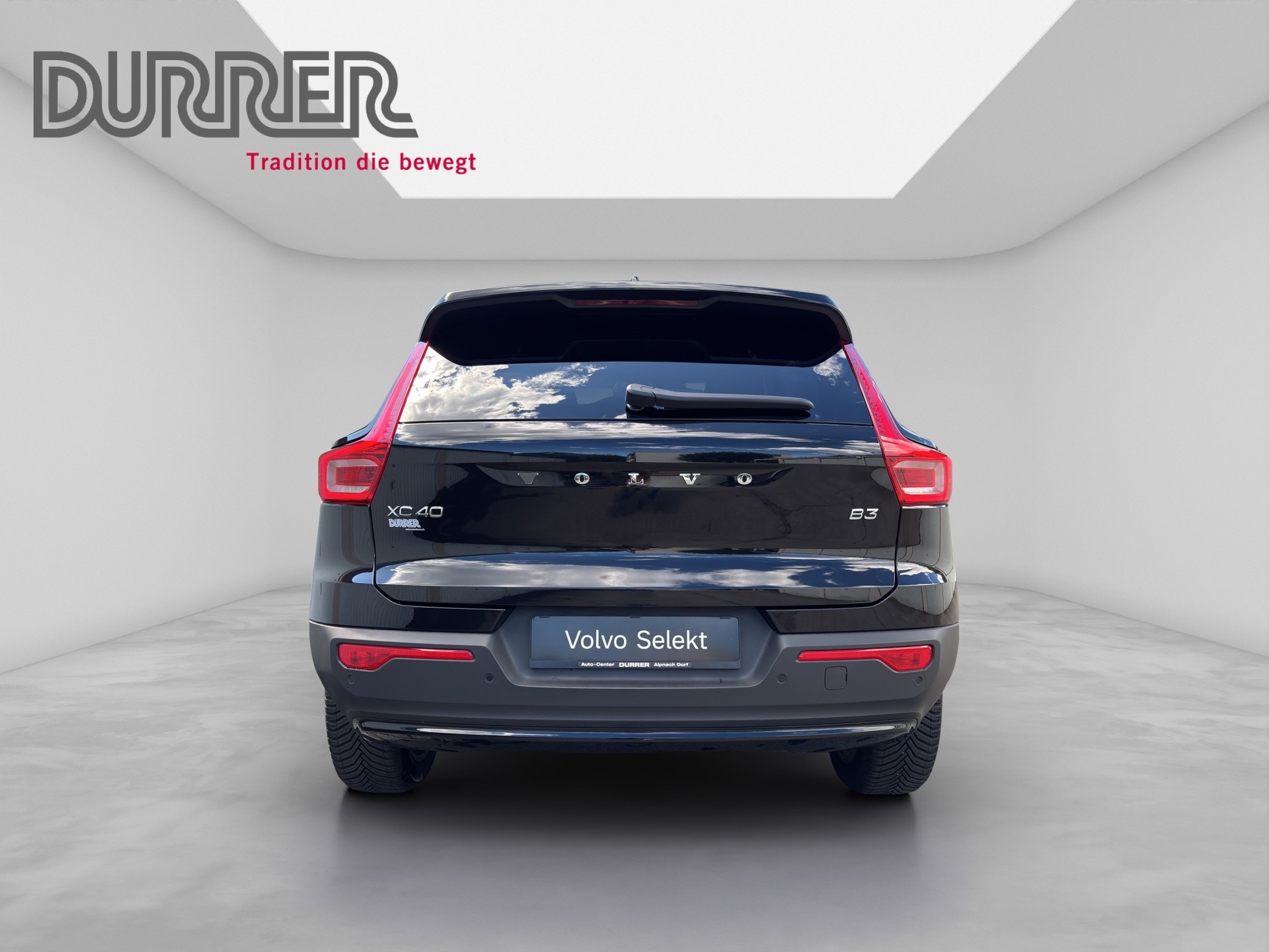 VOLVO XC40 2.0 B3 MH Plus Dark-image-7