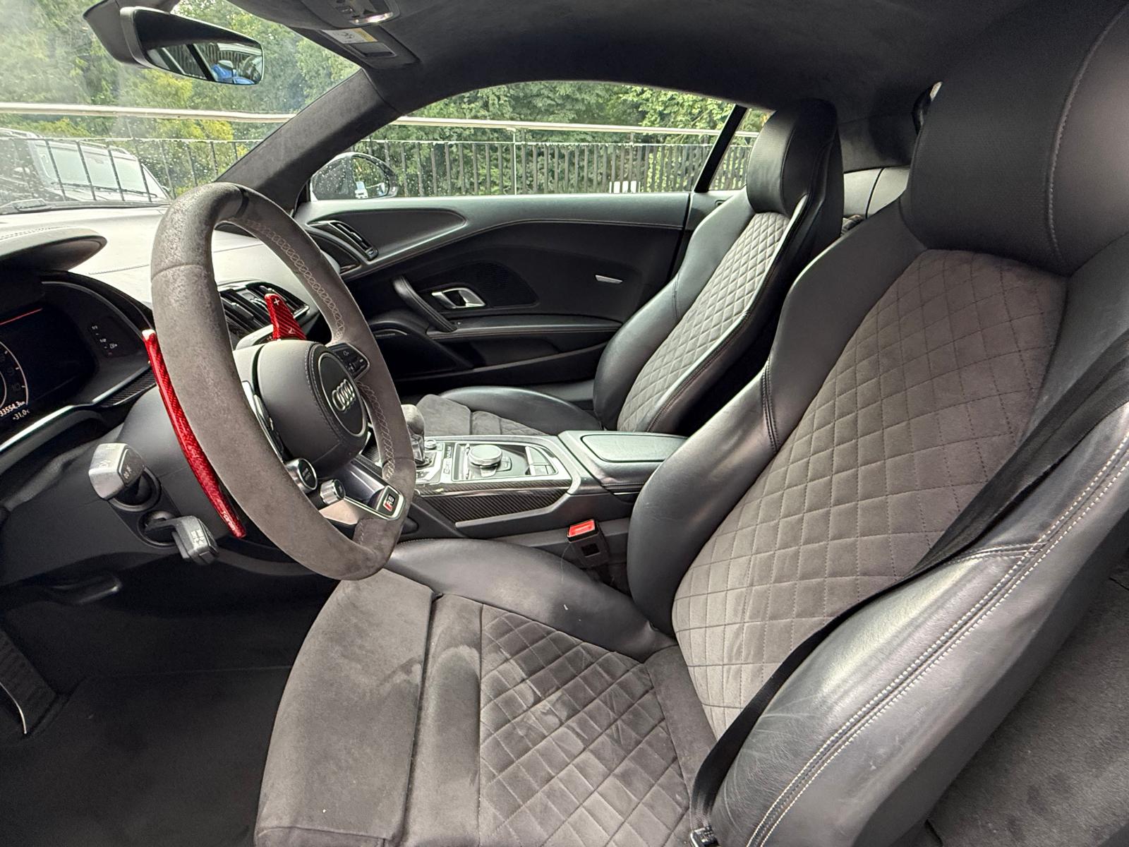 AUDI R8 Coupé performance S-Tronic-image-9