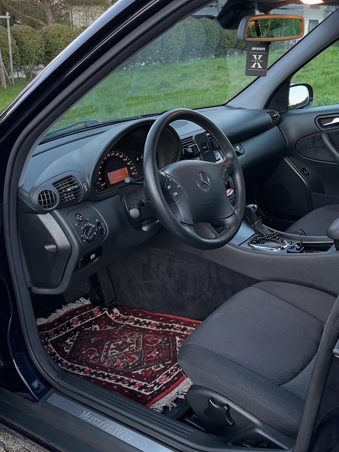 MERCEDES-BENZ C200-image-4
