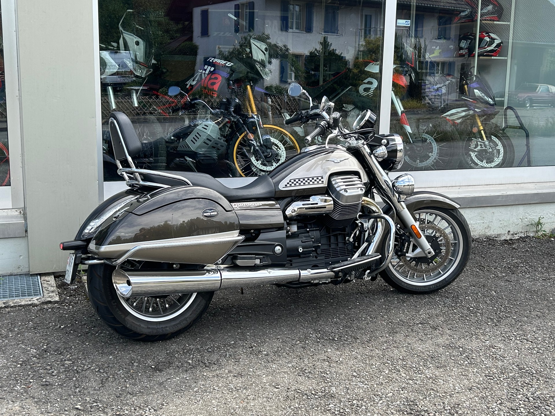 MOTO GUZZI California 1400 Touring SE-showroom-element-3
