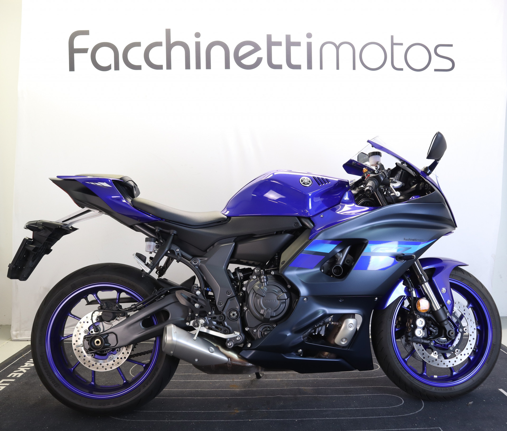 YAMAHA R7-image-0