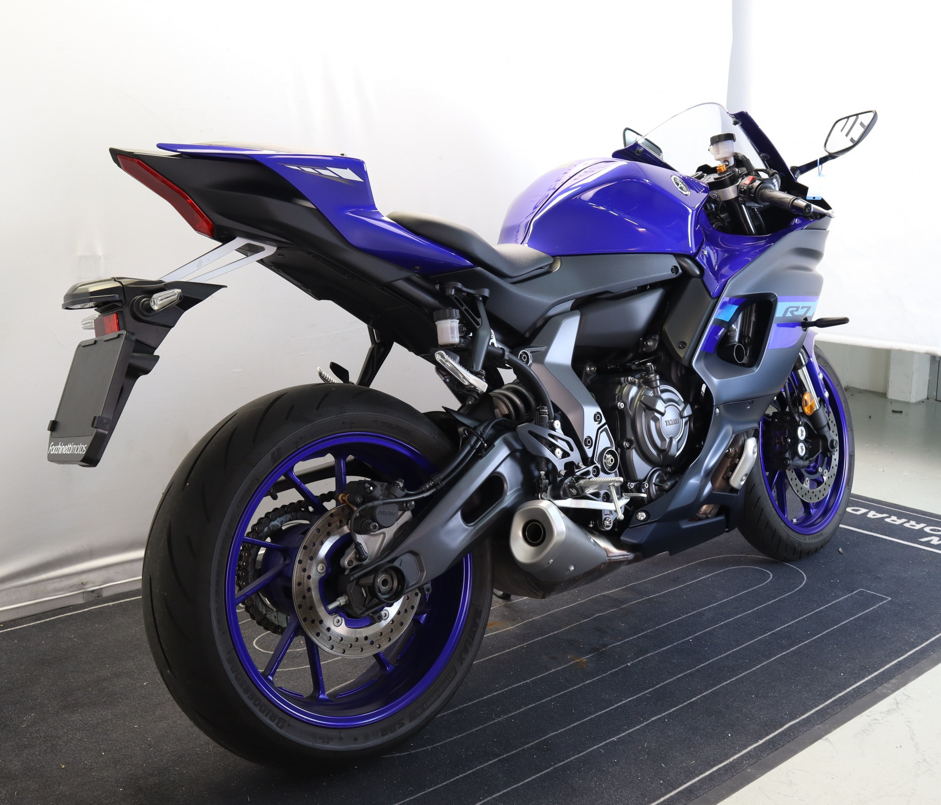 YAMAHA R7-image-2