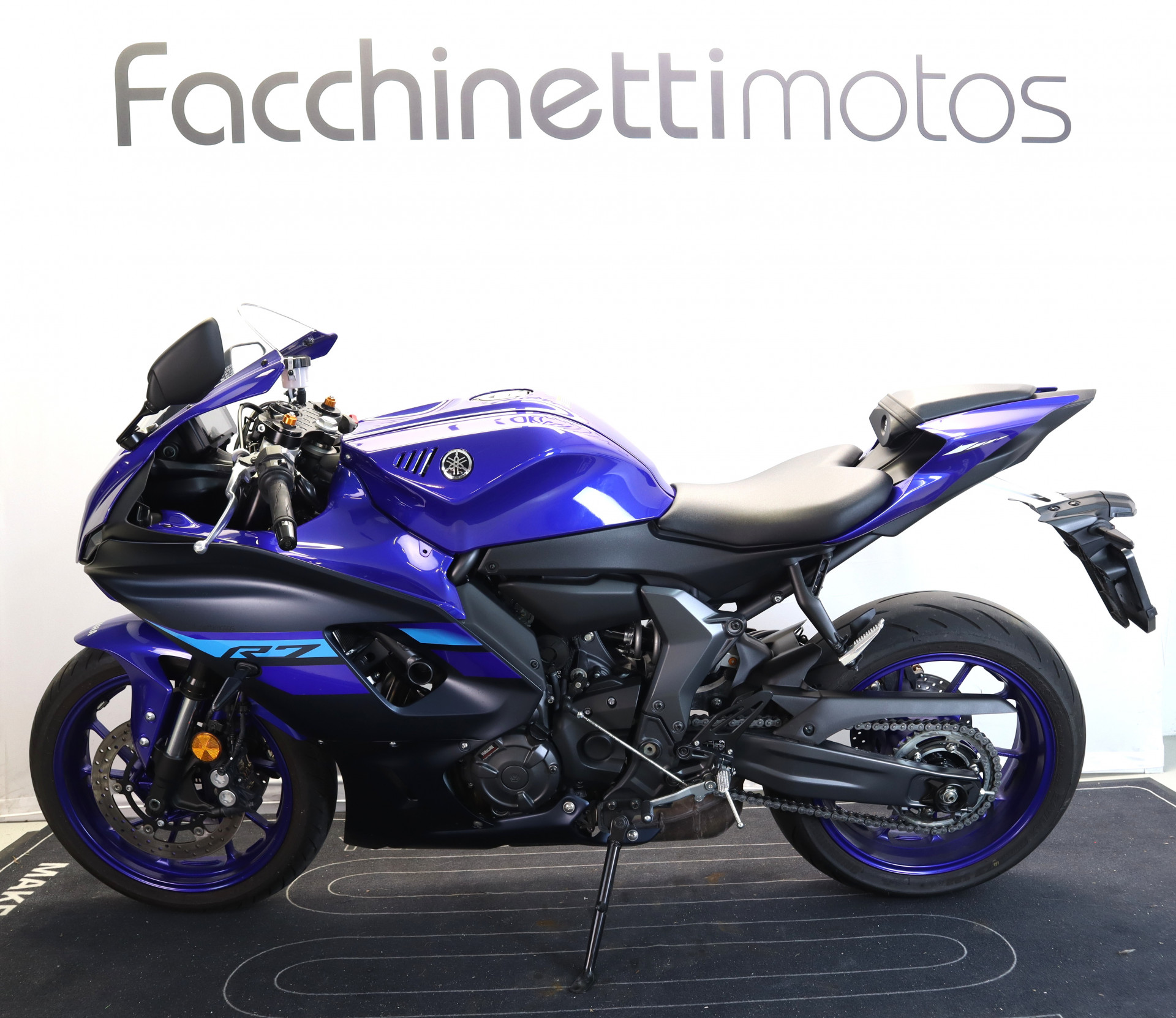 YAMAHA R7-image-0