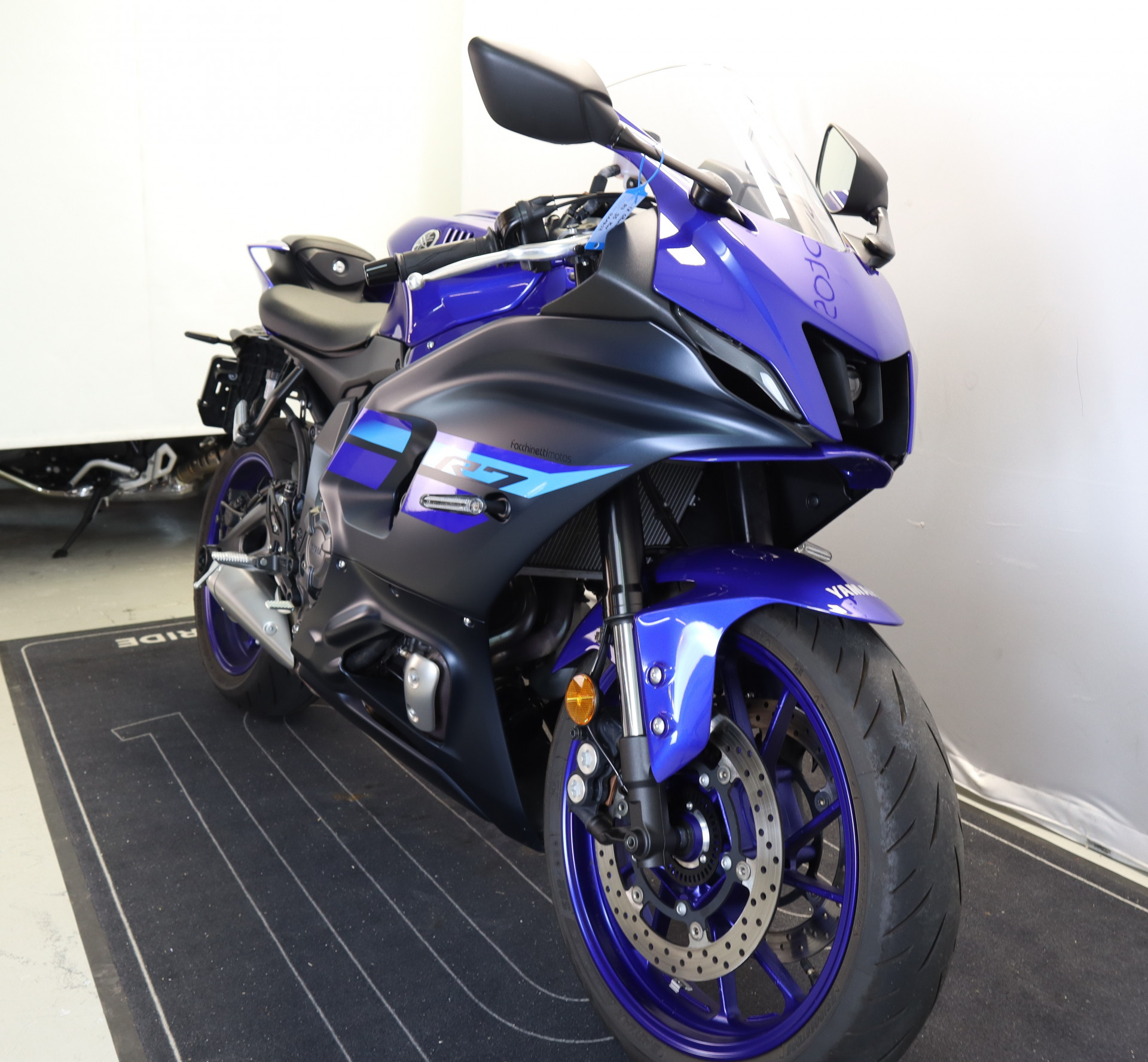 YAMAHA R7-image-1