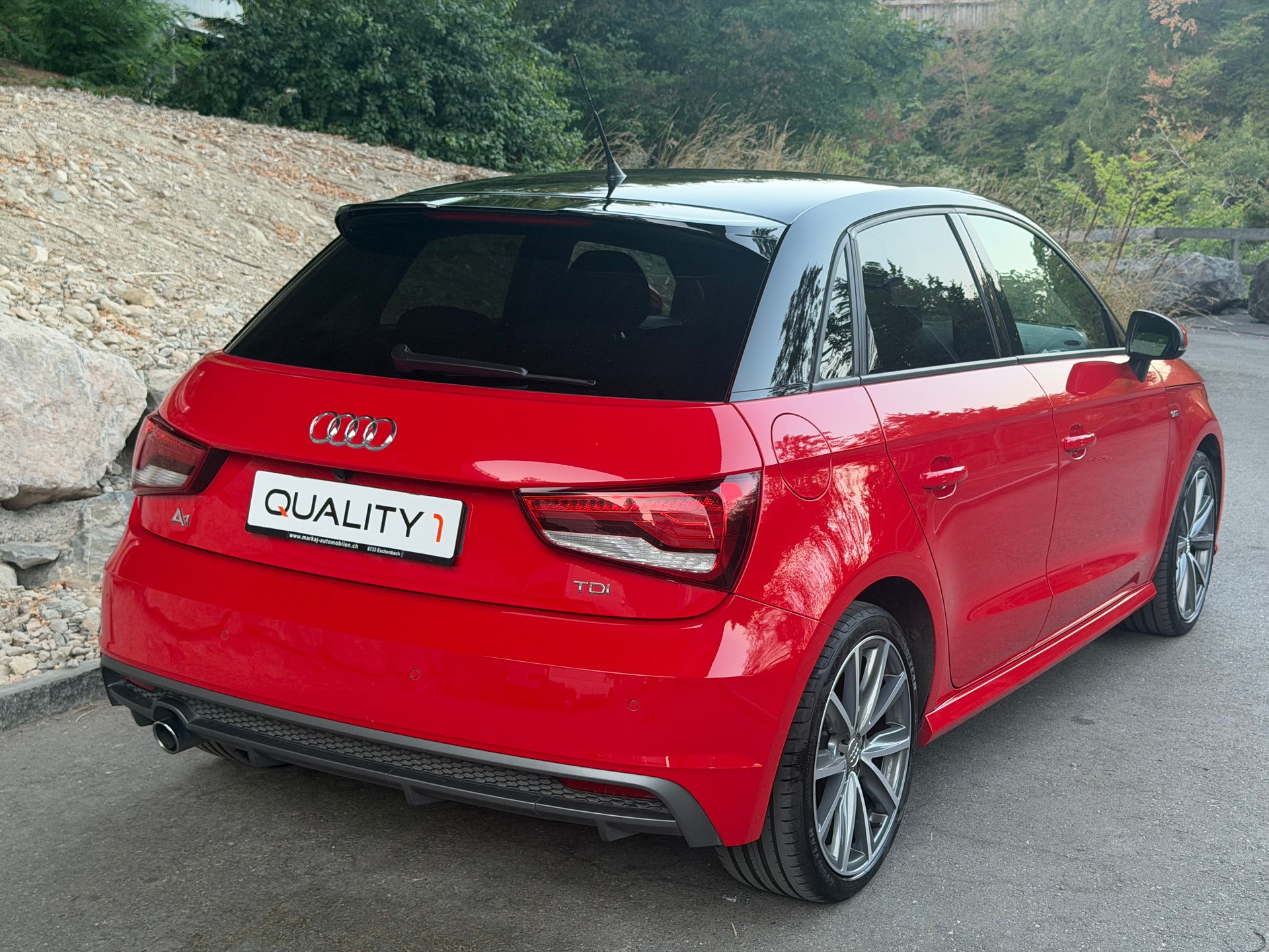 AUDI A1 Sportback 1.6 TDI S-Line S-tronic-image-3