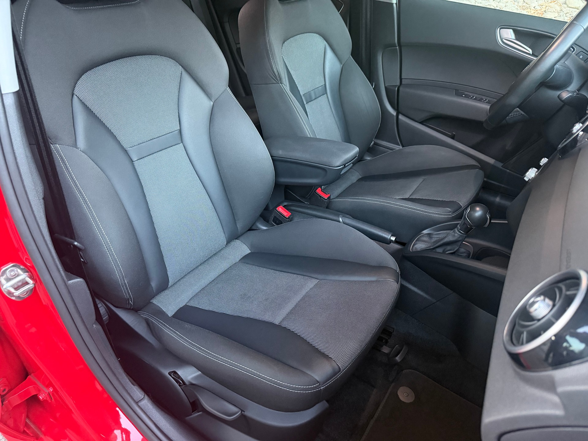 AUDI A1 Sportback 1.6 TDI S-Line S-tronic-image-9