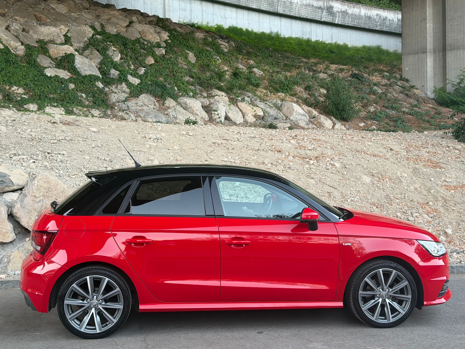 AUDI A1 Sportback 1.6 TDI S-Line S-tronic-image-5