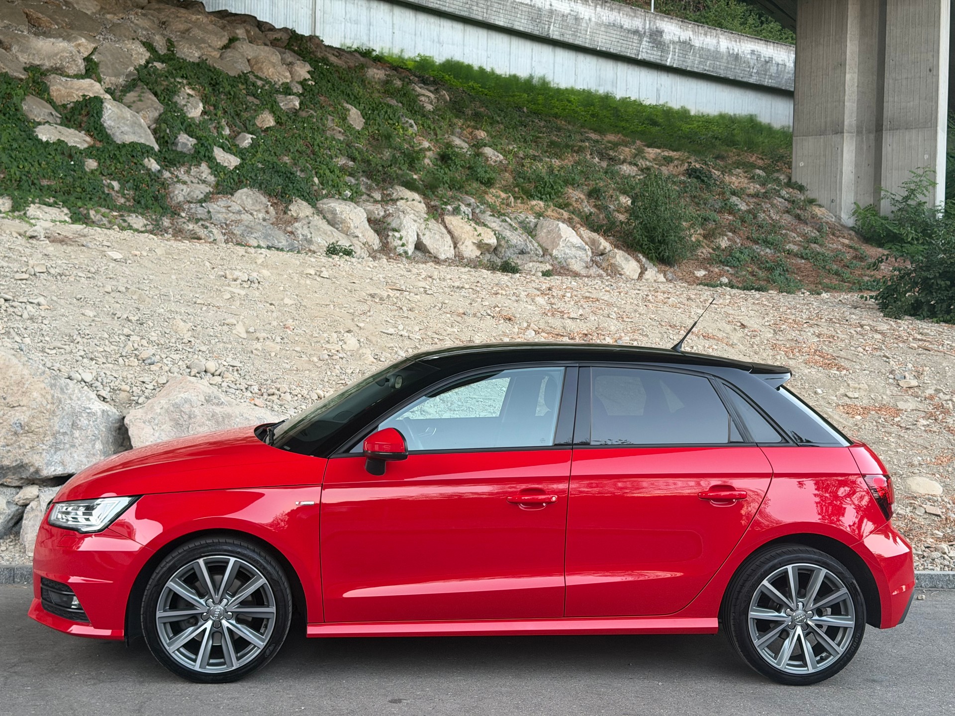 AUDI A1 Sportback 1.6 TDI S-Line S-tronic-image-2