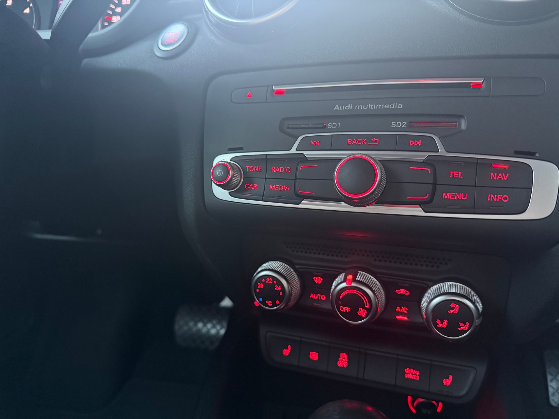 AUDI A1 Sportback 1.6 TDI S-Line S-tronic-image-11