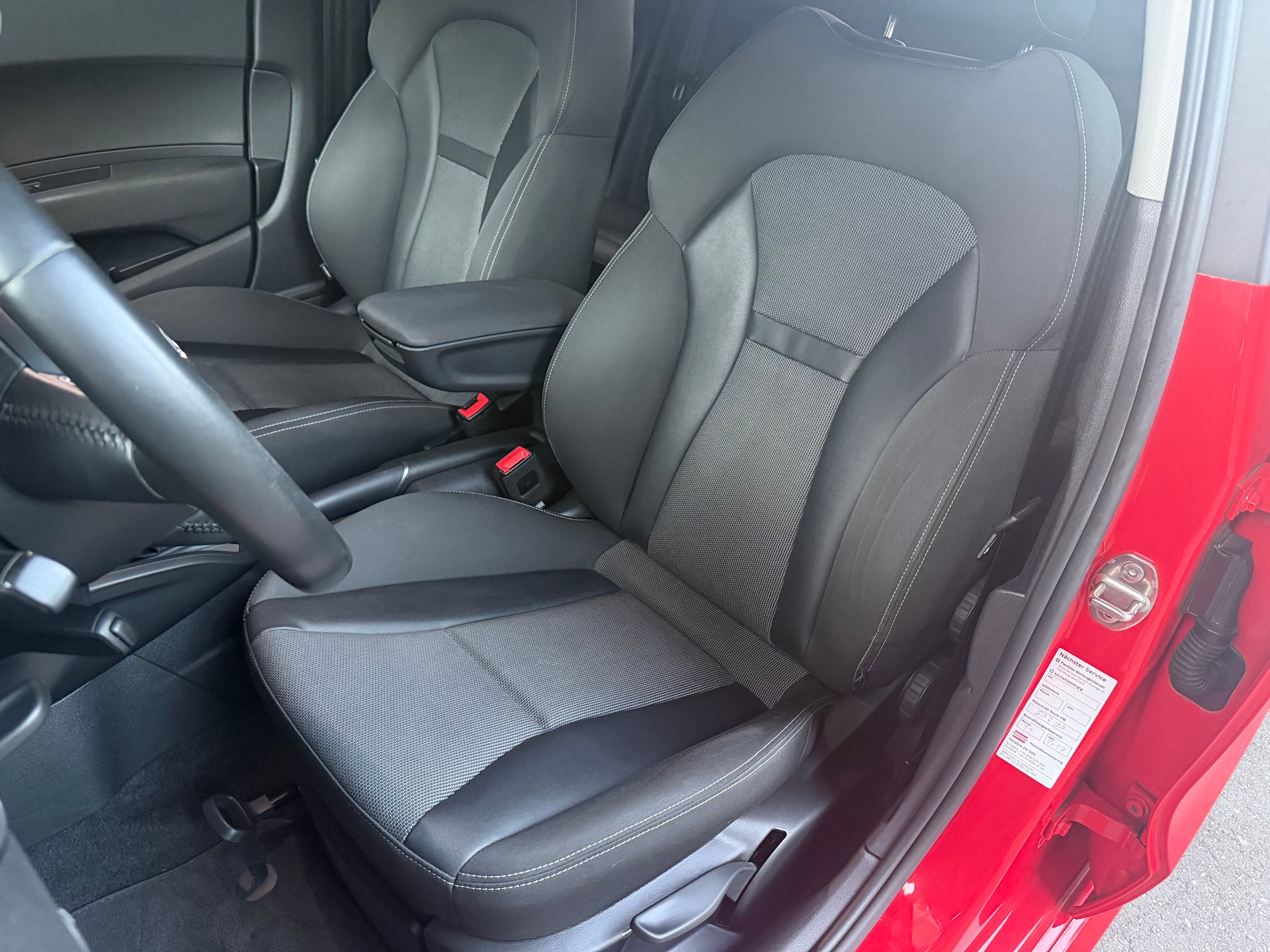 AUDI A1 Sportback 1.6 TDI S-Line S-tronic-image-7