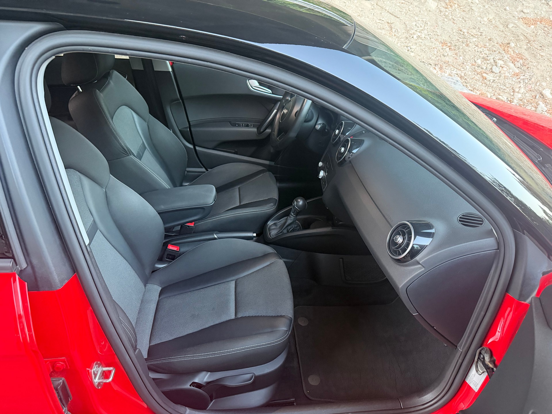 AUDI A1 Sportback 1.6 TDI S-Line S-tronic-image-8