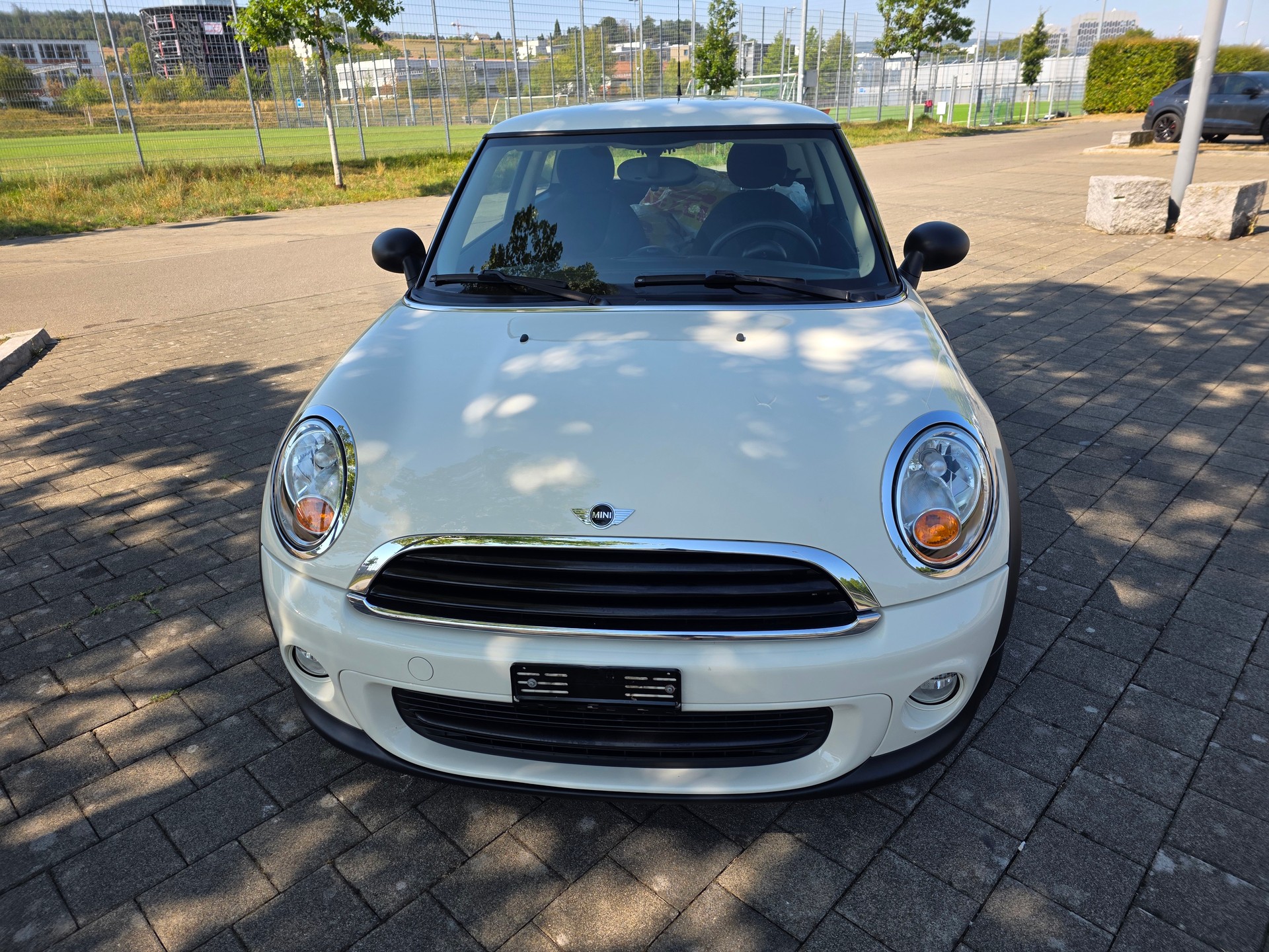MINI One-showroom-element-3
