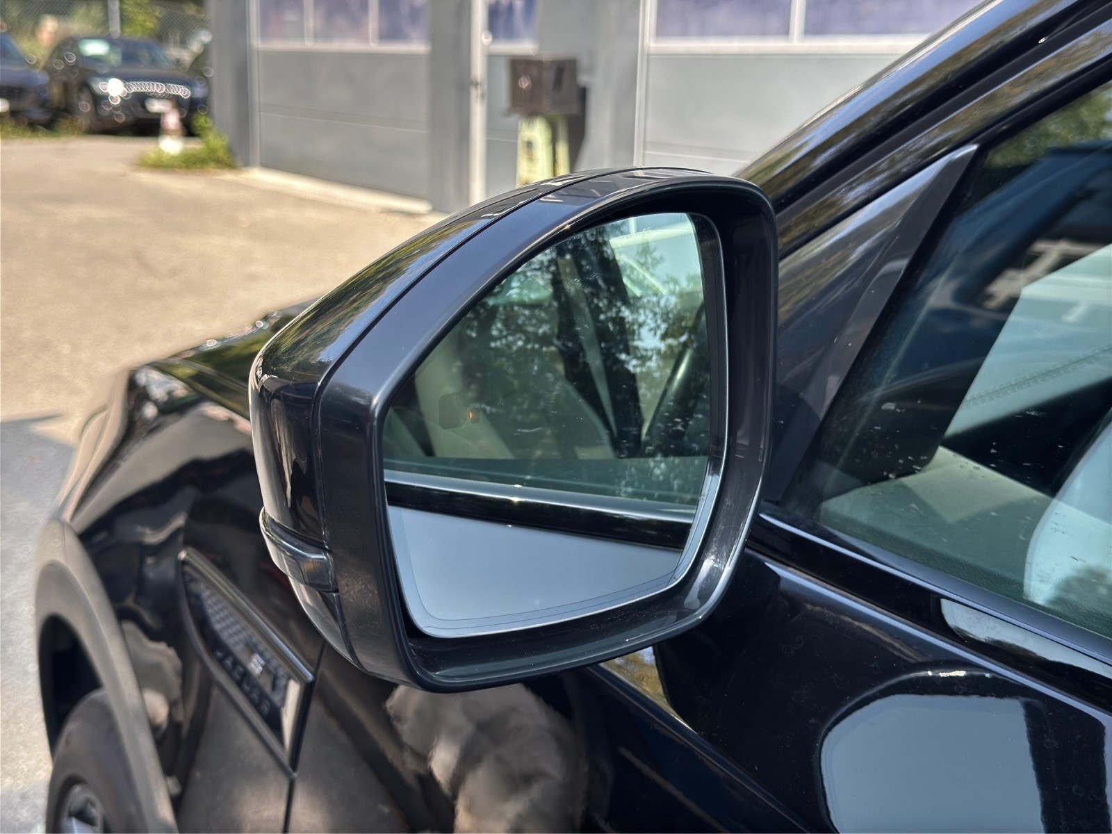 JAGUAR E-Pace P200 R-Dynamic S AWD Automatik-image-24