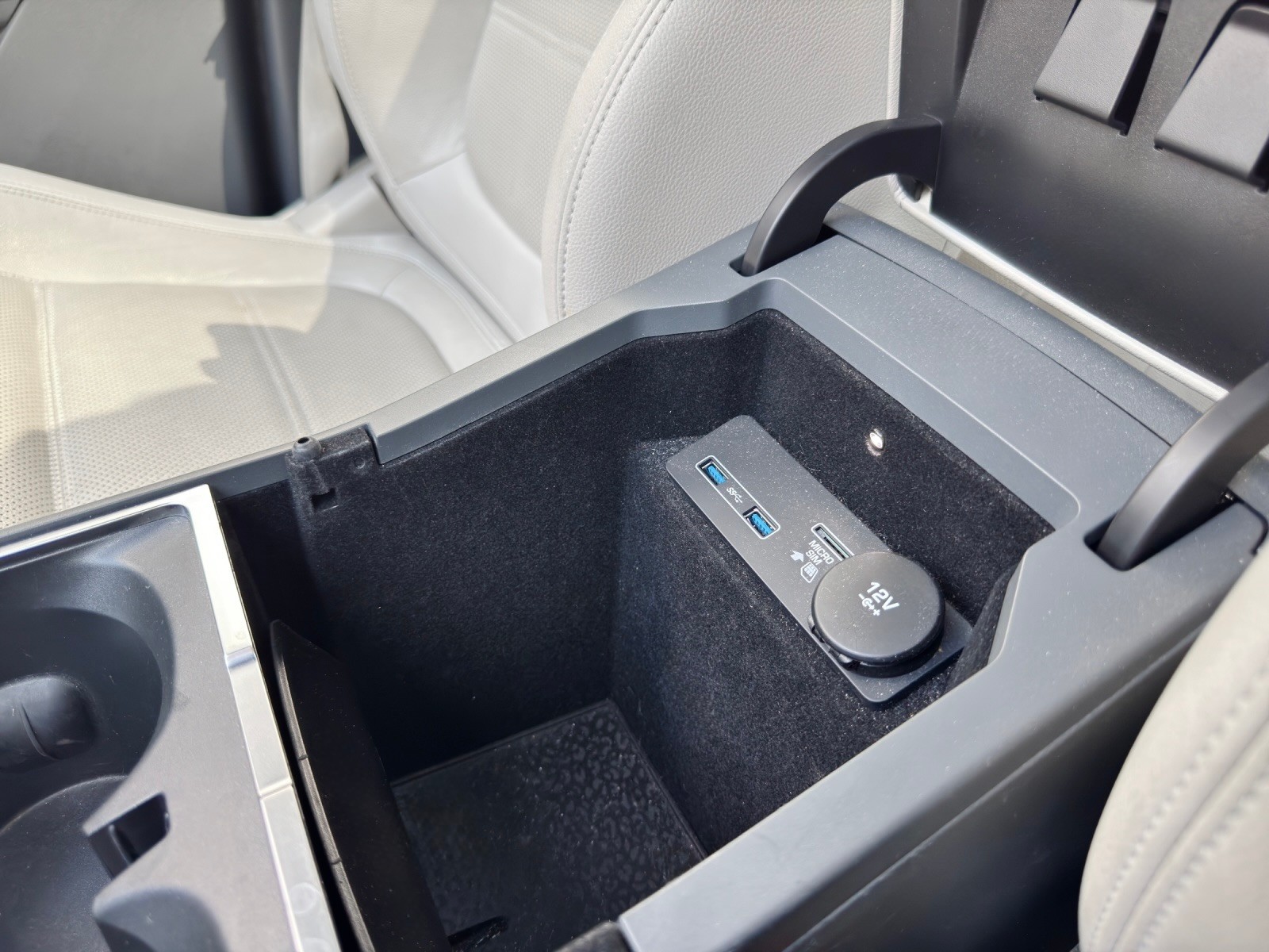 JAGUAR E-Pace P200 R-Dynamic S AWD Automatik-image-20