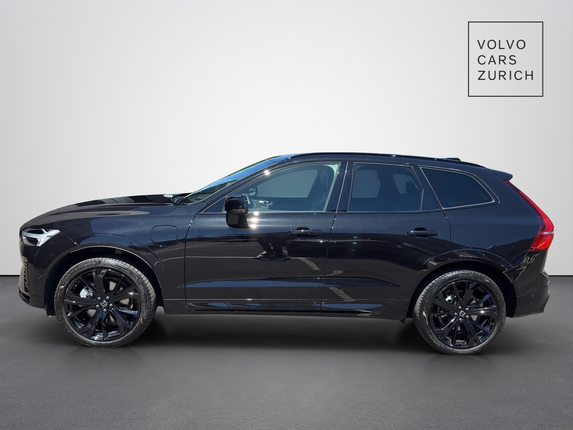 VOLVO XC60 2.0 T8 TE XCENTRIC Black Edition eAWD-showroom-element-2