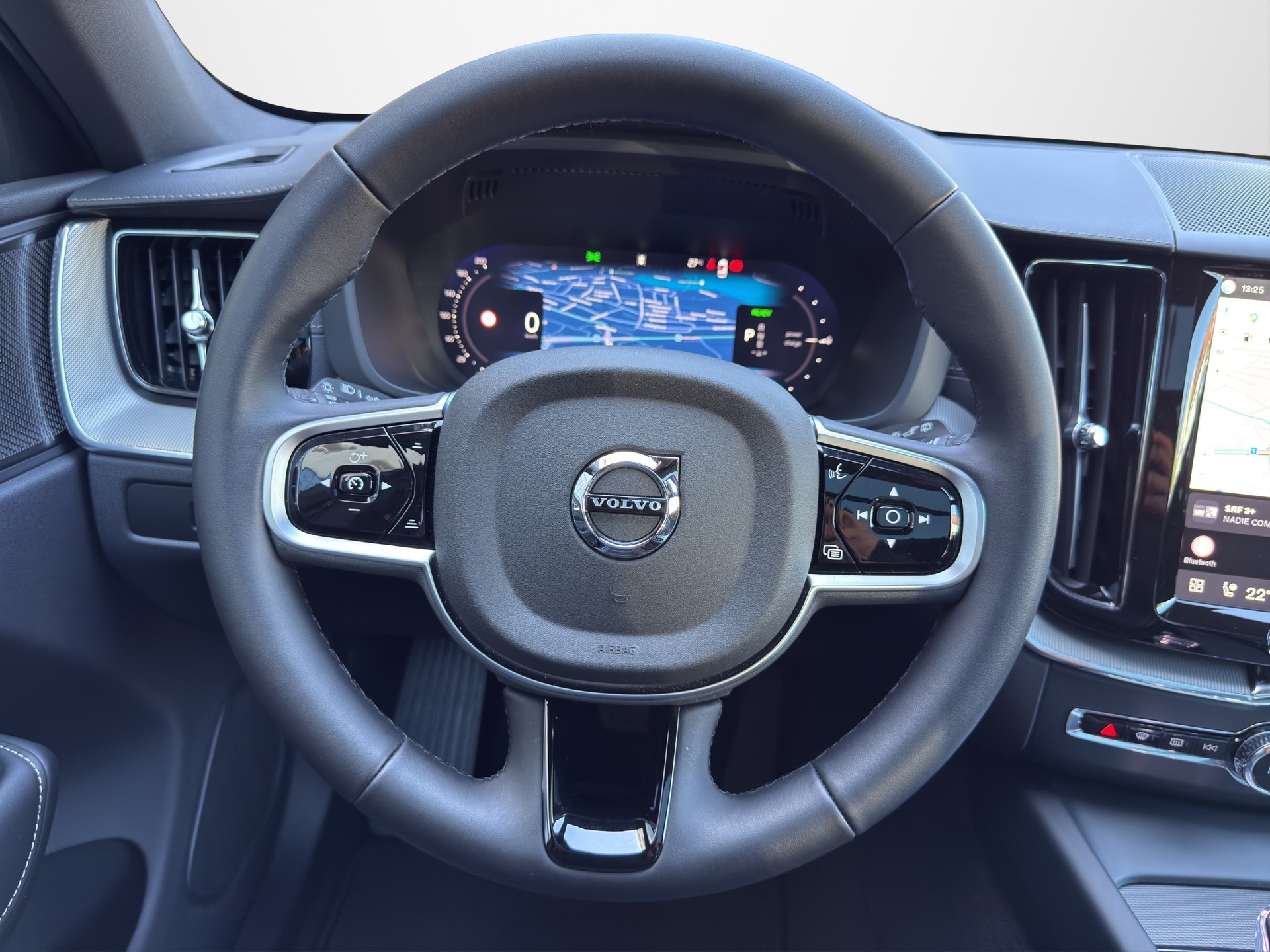 VOLVO XC60 2.0 T8 TE XCENTRIC Black Edition eAWD-image-11