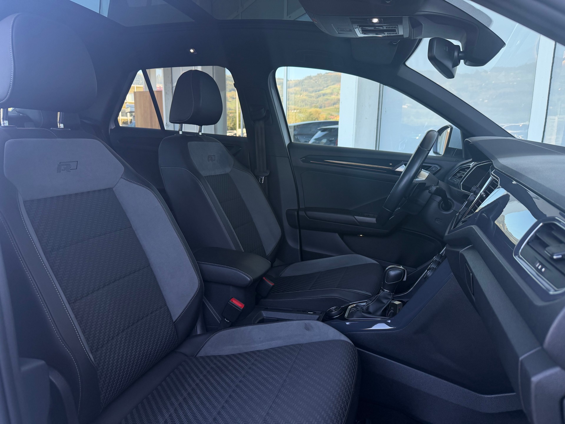 VW T-Roc 2.0 TSI Sport DSG 4Motion-showroom-element-3
