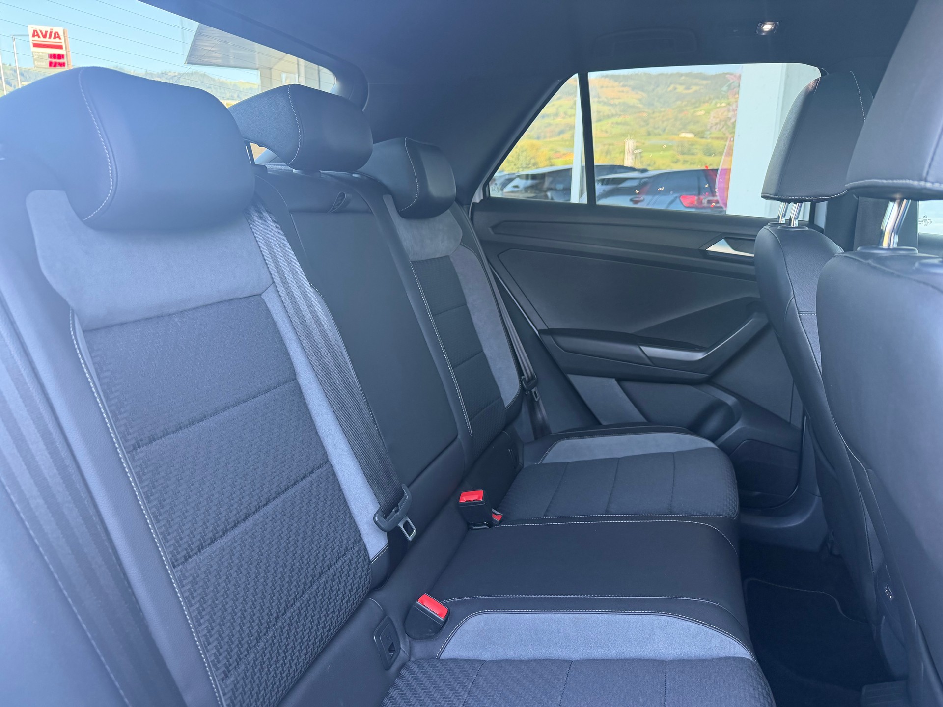 VW T-Roc 2.0 TSI Sport DSG 4Motion-image-4
