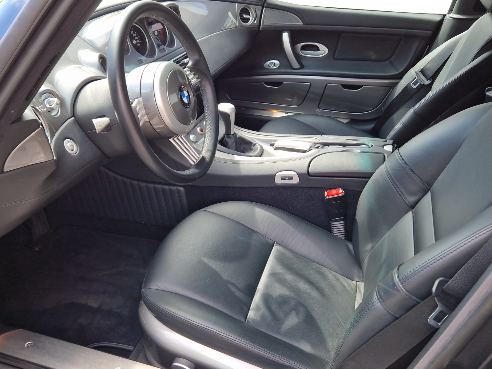 BMW Z8 Roadster-image-11