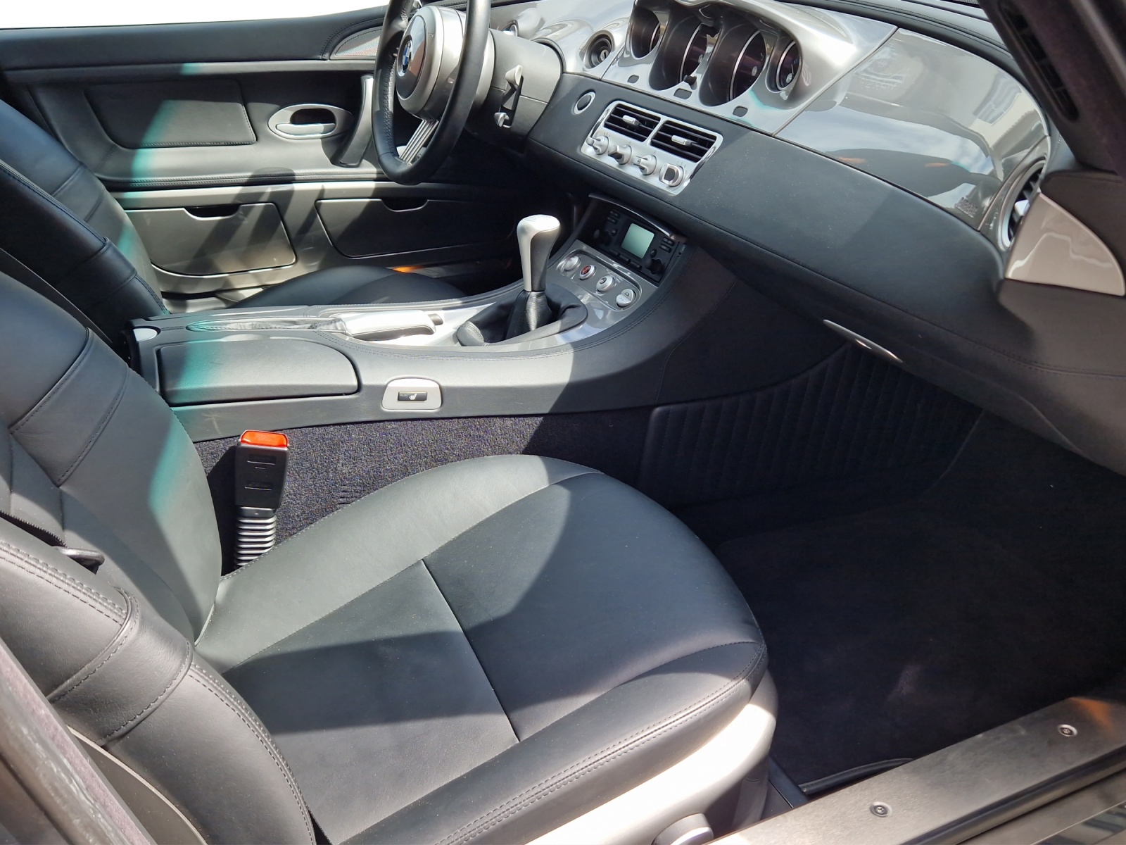BMW Z8 Roadster-image-21