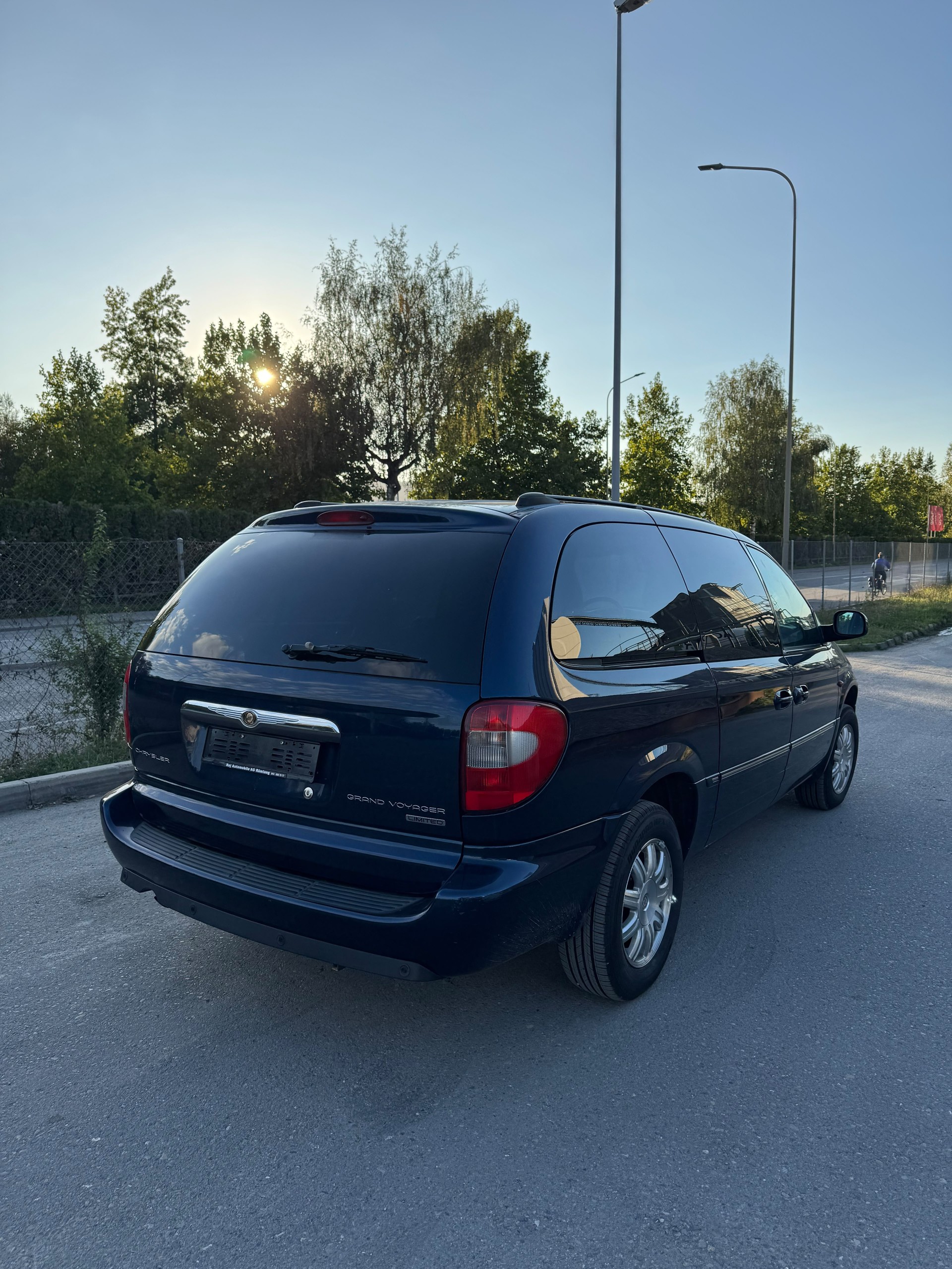 CHRYSLER Grand Voyager 3.3 Limited Automatic Mit MFK 7 Platz-showroom-element-1