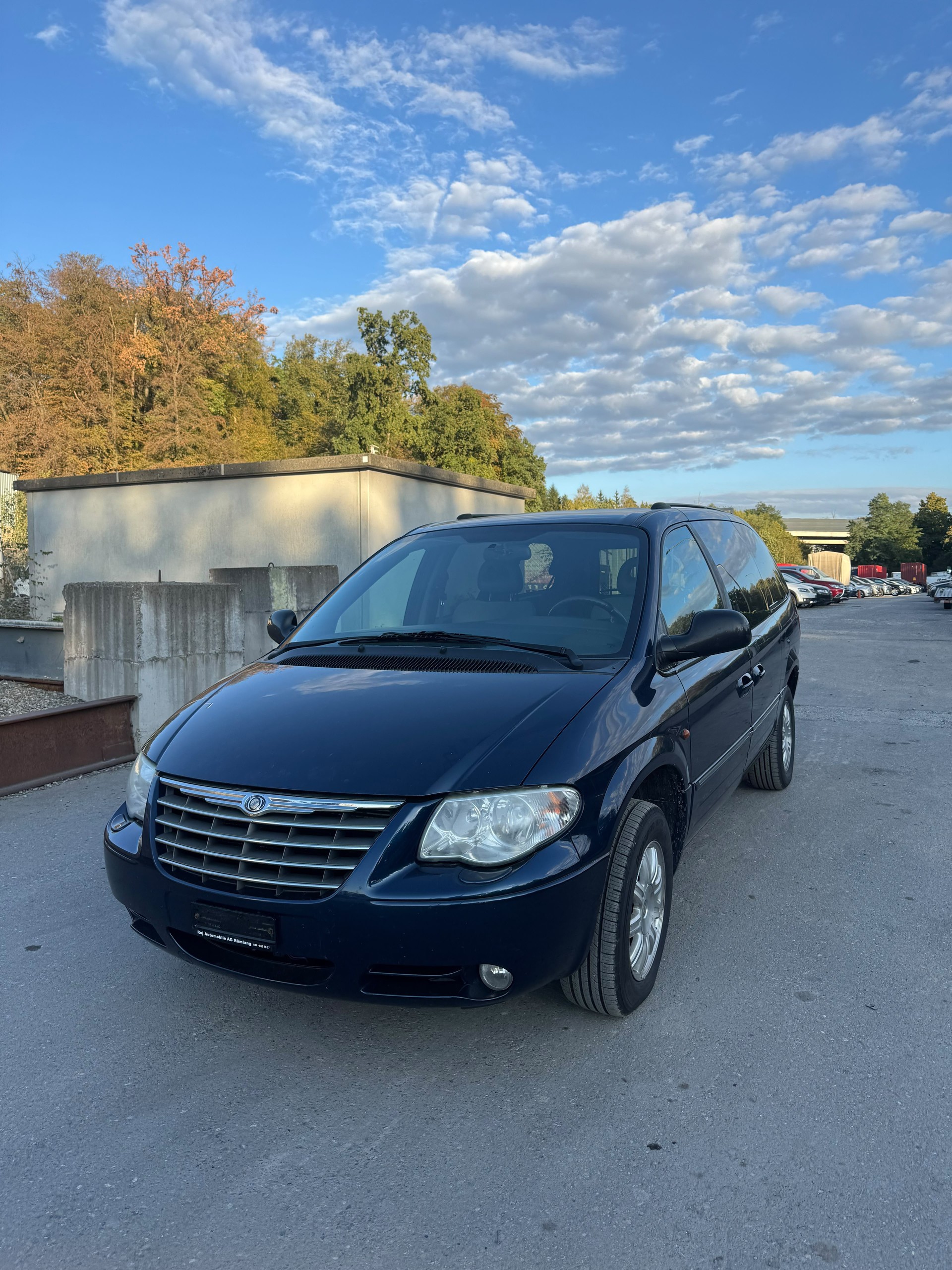 CHRYSLER Grand Voyager 3.3 Limited Automatic Mit MFK 7 Platz-showroom-element-2