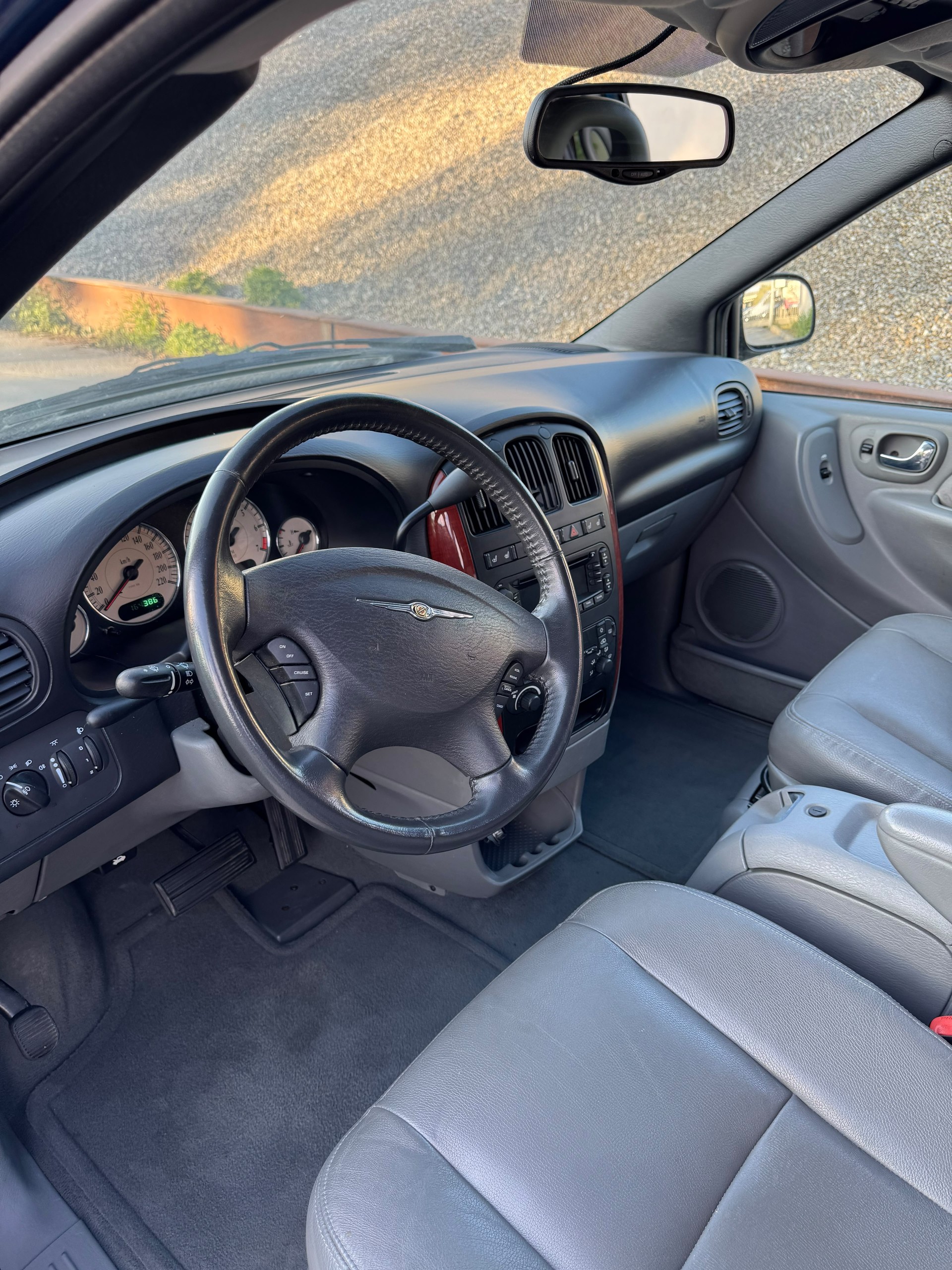 CHRYSLER Grand Voyager 3.3 Limited Automatic Mit MFK 7 Platz-image-15