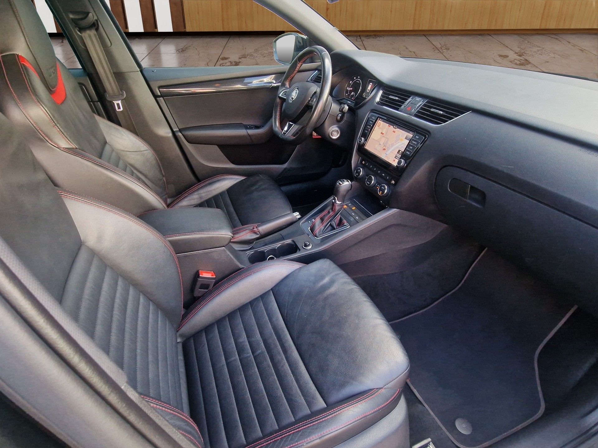 SKODA Octavia Combi 2.0 TSI RS DSG-image-10