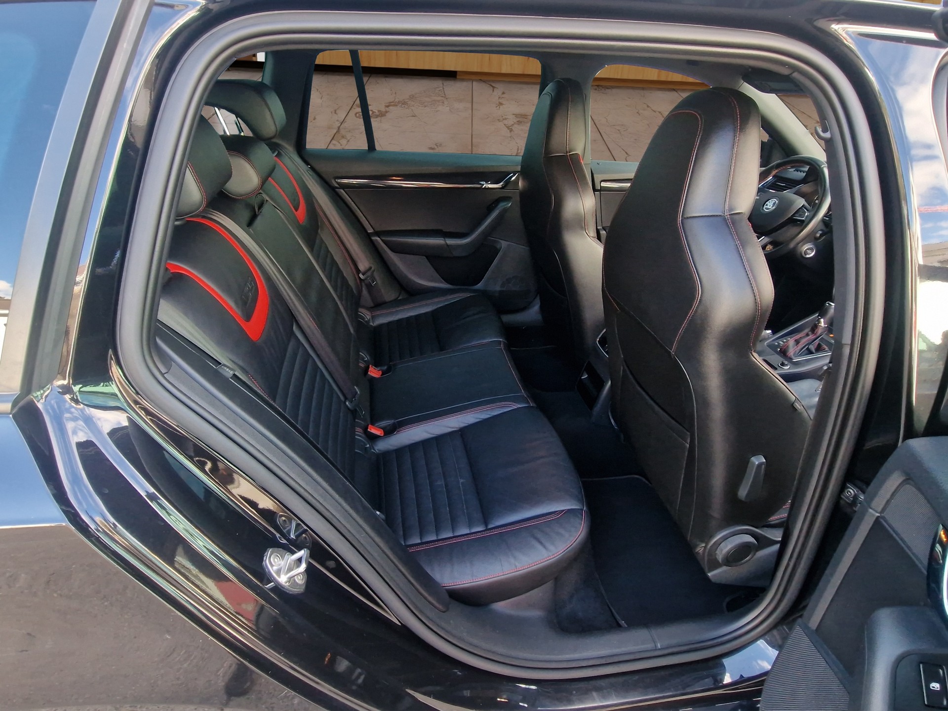 SKODA Octavia Combi 2.0 TSI RS DSG-image-12
