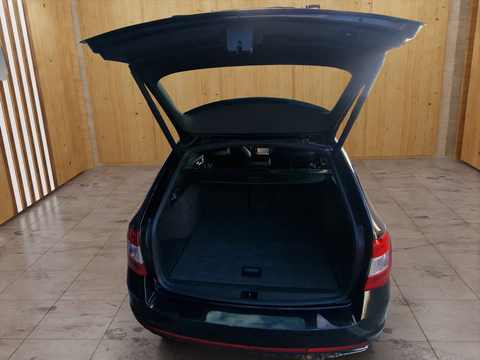 SKODA Octavia Combi 2.0 TSI RS DSG-image-8