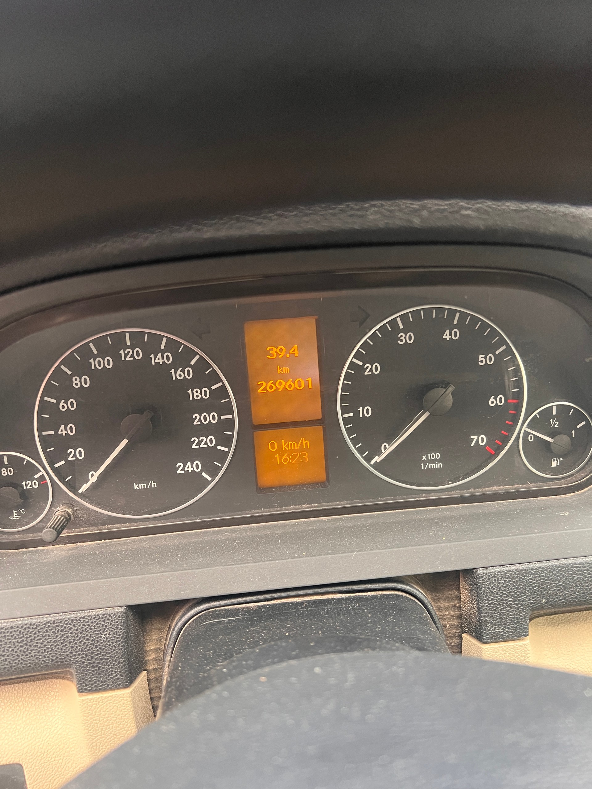 MERCEDES-BENZ A 150 Classic-image-6