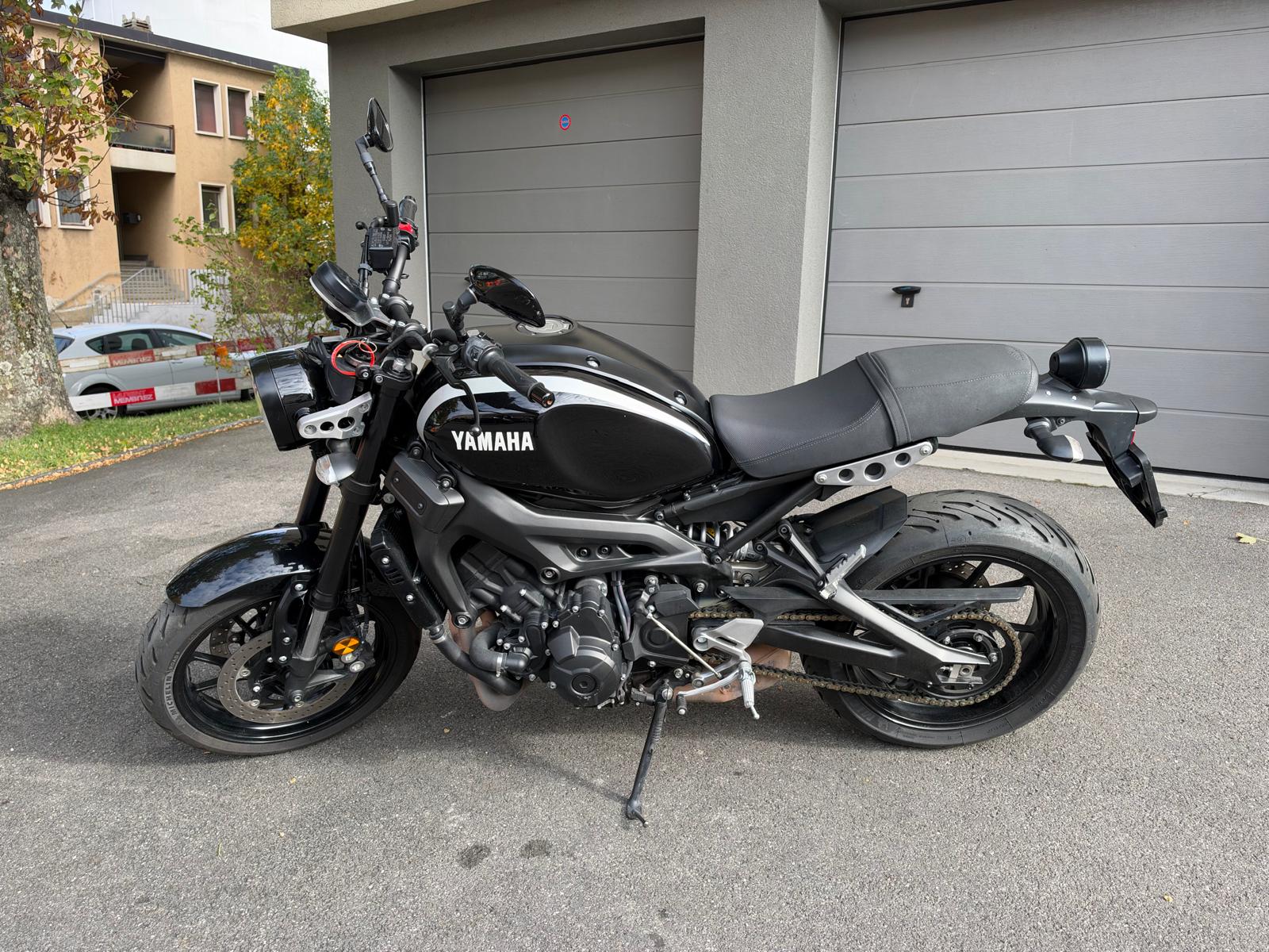 YAMAHA XSR 900 80 Black-image-2