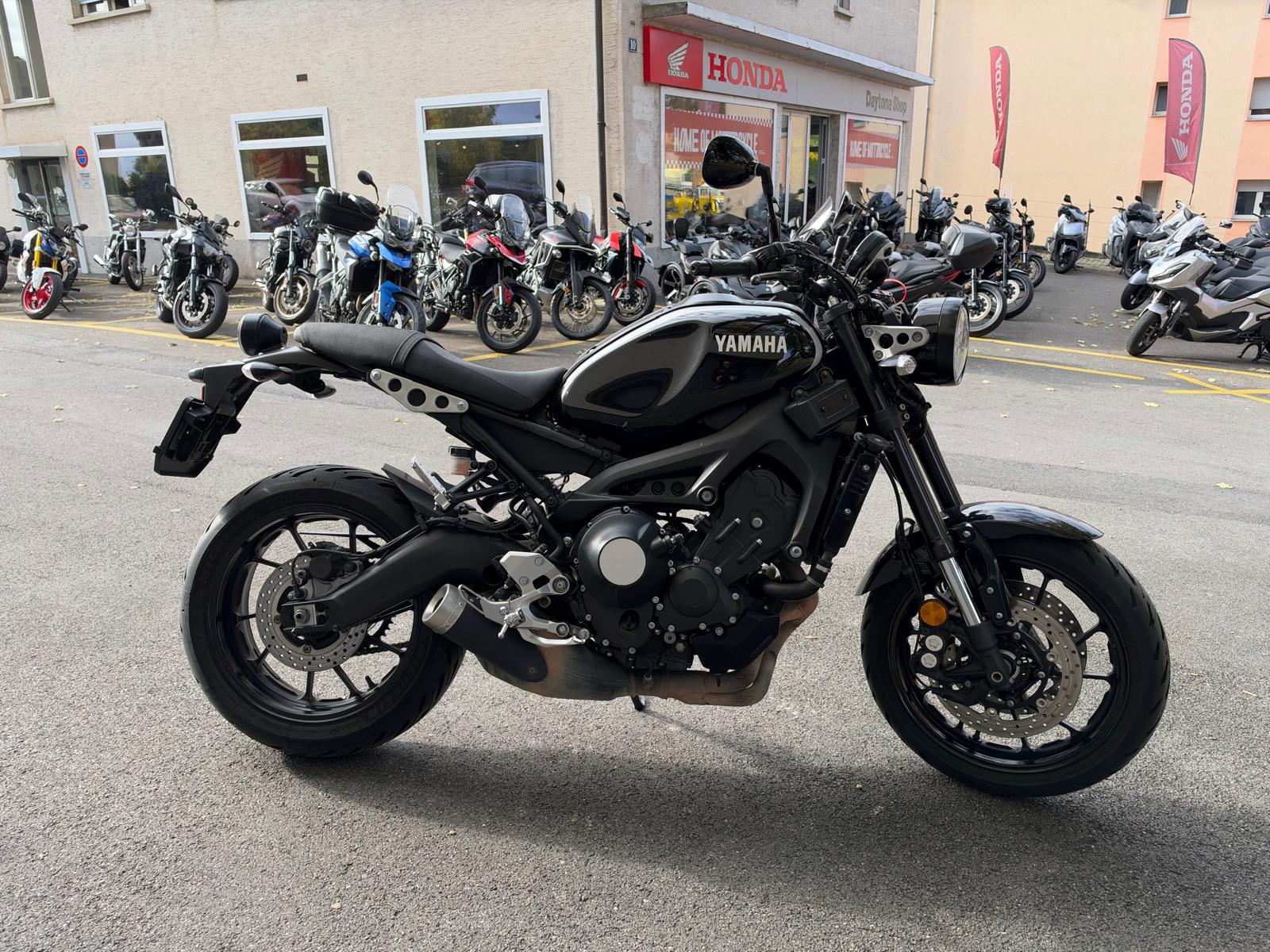 YAMAHA XSR 900 80 Black-image-3
