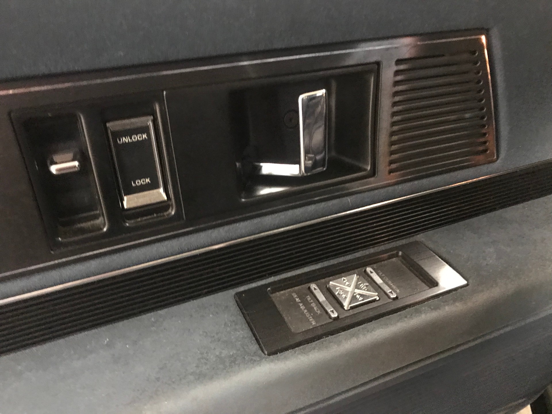 BUICK Buick Riviera 1987, Veteran, 2-Farben Lackierung, Leder, Klima, HiFi, alles original, sehr selten und super gepflegter Zustand-image-15