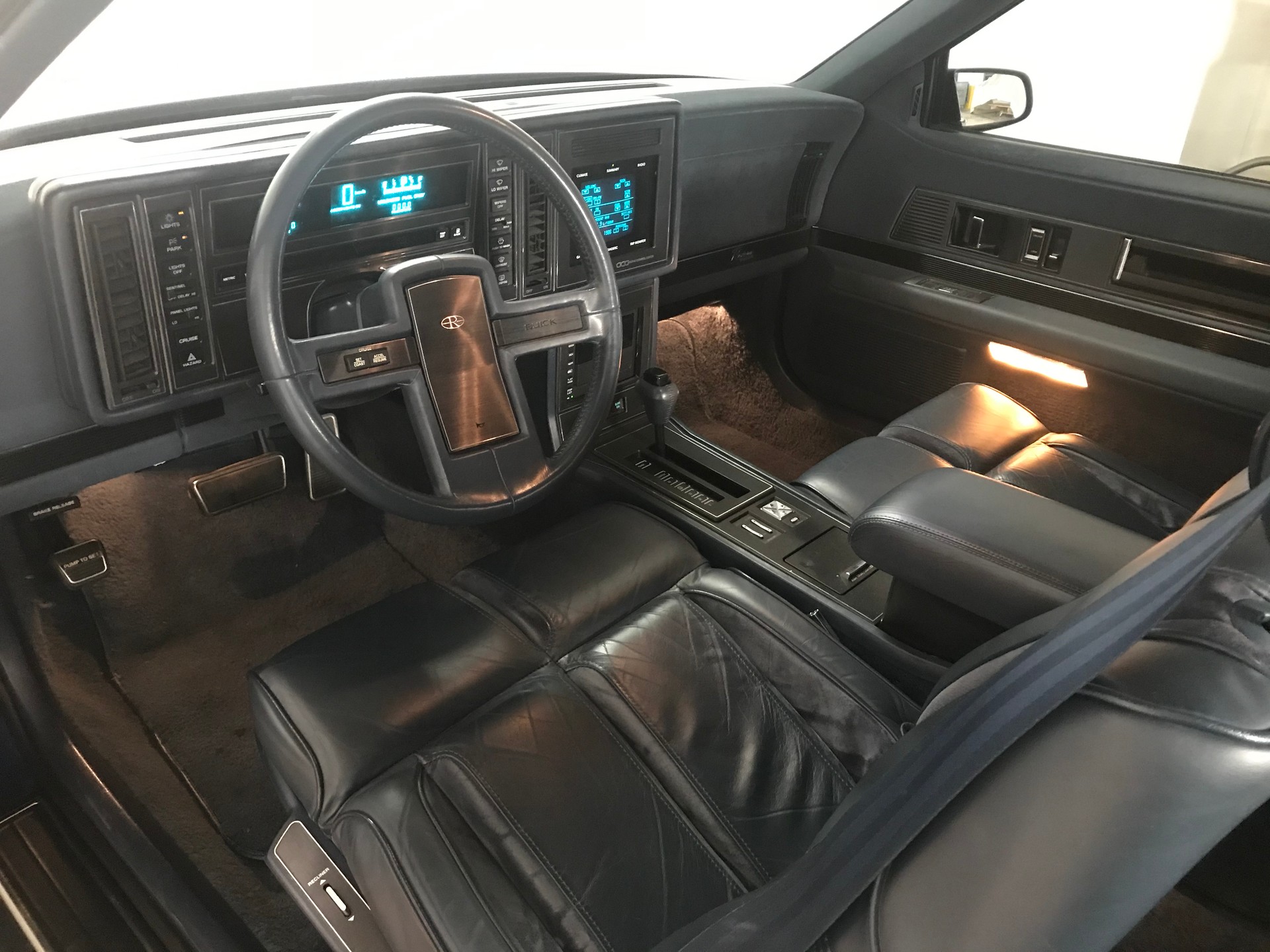 BUICK Buick Riviera 1987, Veteran, 2-Farben Lackierung, Leder, Klima, HiFi, alles original, sehr selten und super gepflegter Zustand-image-11