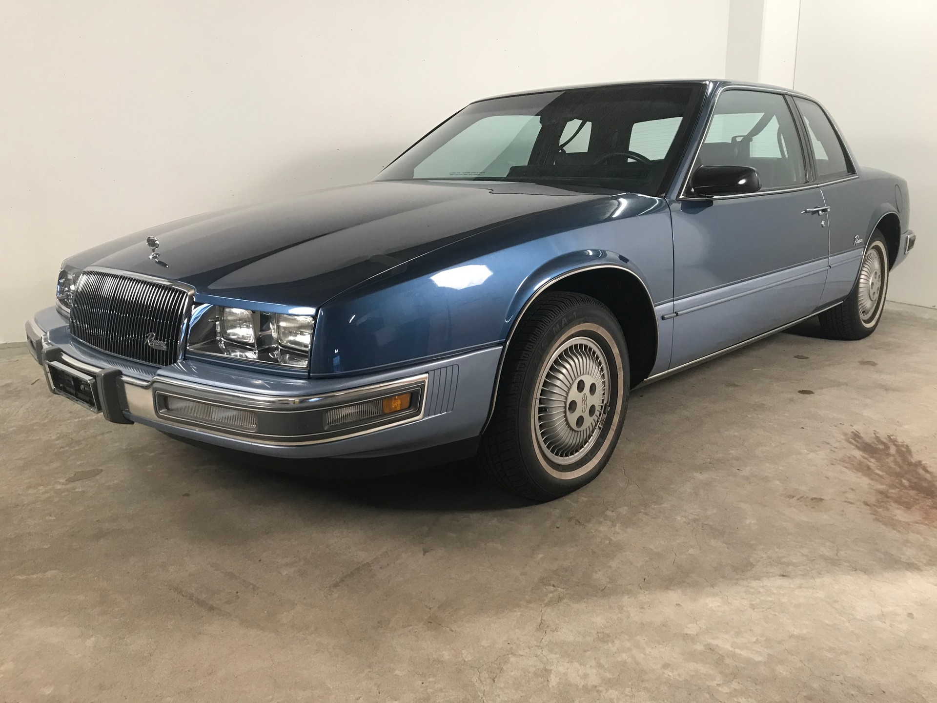 BUICK Buick Riviera 1987, Veteran, 2-Farben Lackierung, Leder, Klima, HiFi, alles original, sehr selten und super gepflegter Zustand-image-3